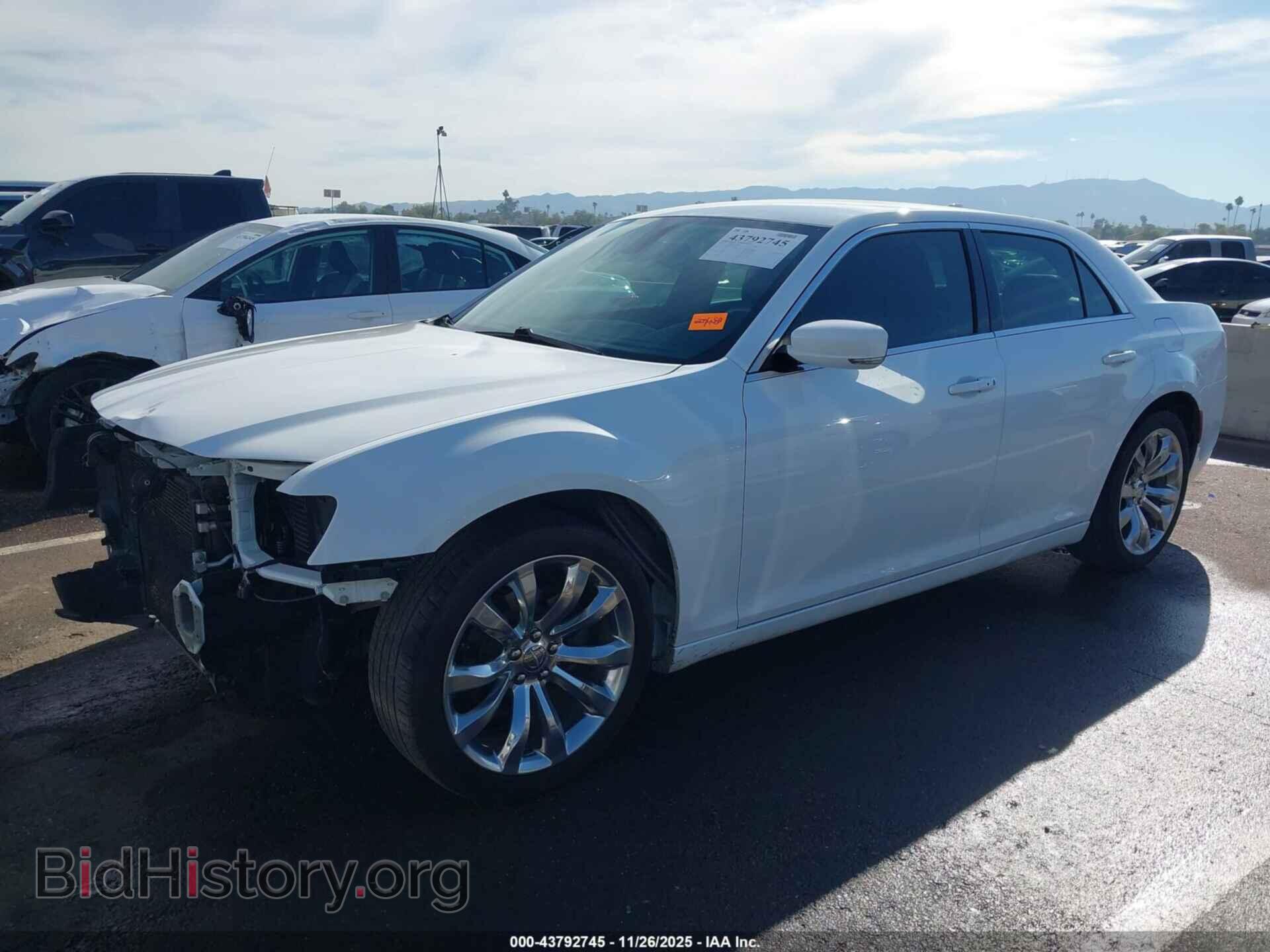 2017 CHRYSLER 300 - VIN: 2C3CCAAG2HH647193 - Фото 2