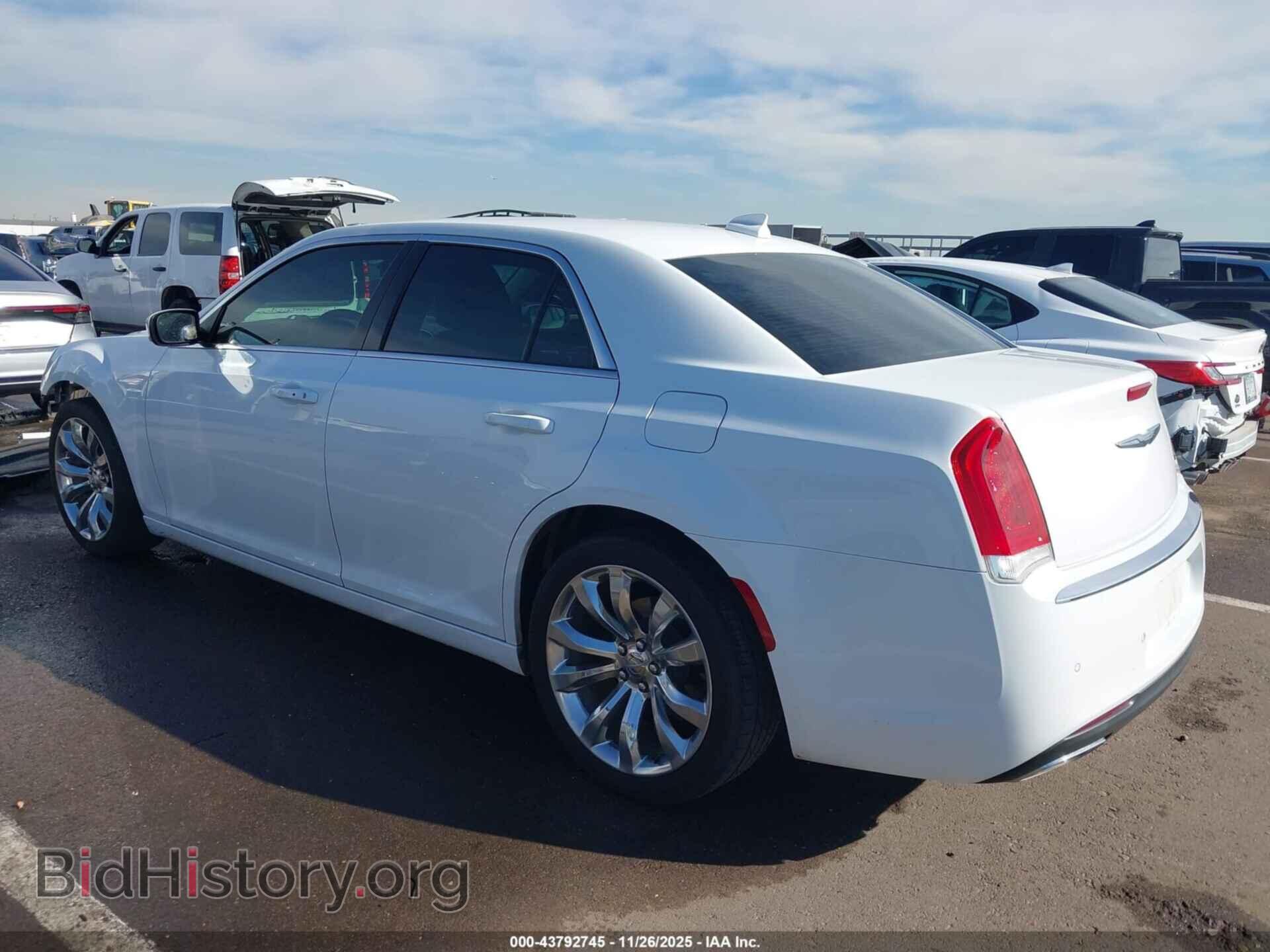 2017 CHRYSLER 300 - VIN: 2C3CCAAG2HH647193 - Фото 3