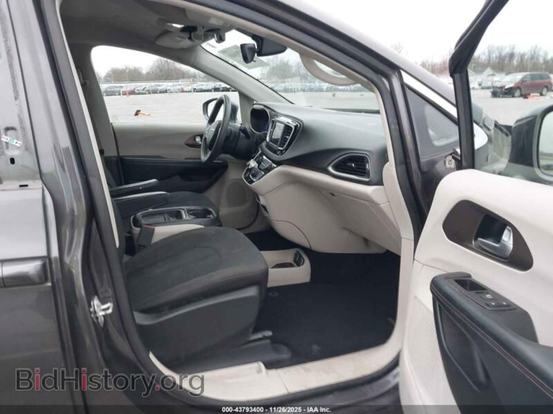 2018 Chrysler PACIFICA (VIN 2C4RC1FG8JR122959) — photo 5 of 18
