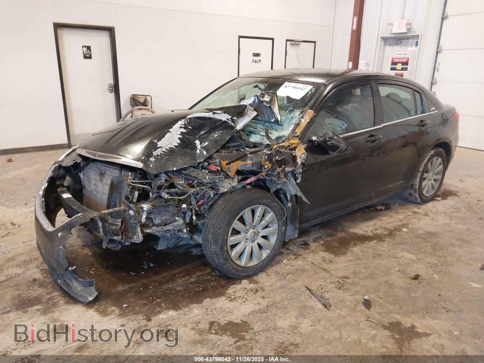 2011 CHRYSLER 200 - VIN: 1C3BC1FB2BN521116 - Фото 2