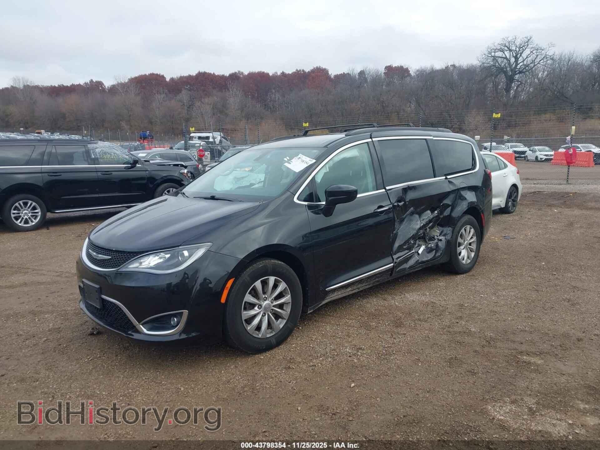 2017 CHRYSLER PACIFICA - VIN: 2C4RC1BG7HR721920 - Photo 2