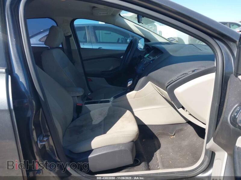 2016 Ford FOCUS (VIN 1FADP3F23GL404593) — photo 5 of 14