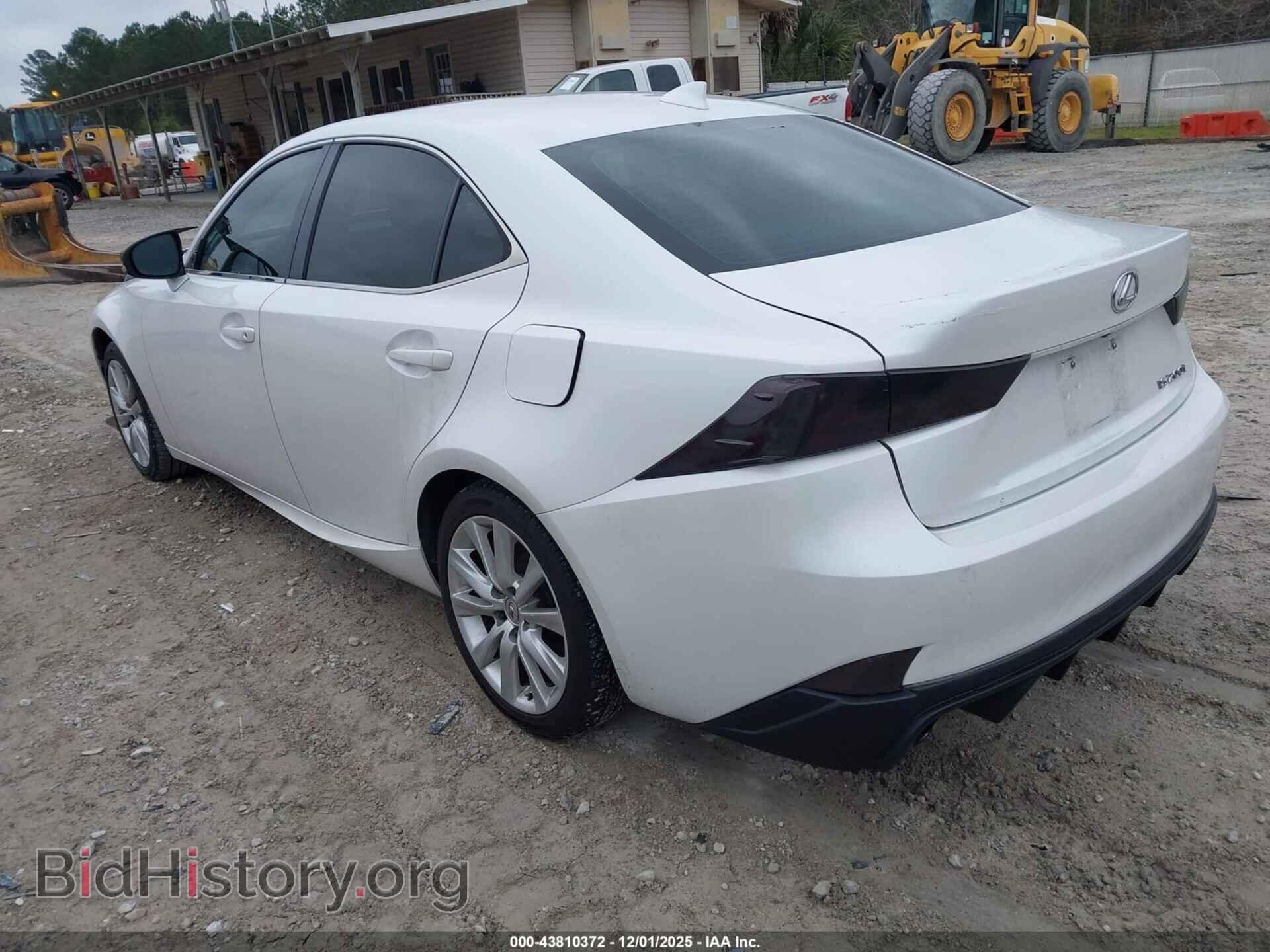 2016 LEXUS IS 200T - VIN: JTHBA1D2XG5017777 - Фото 3