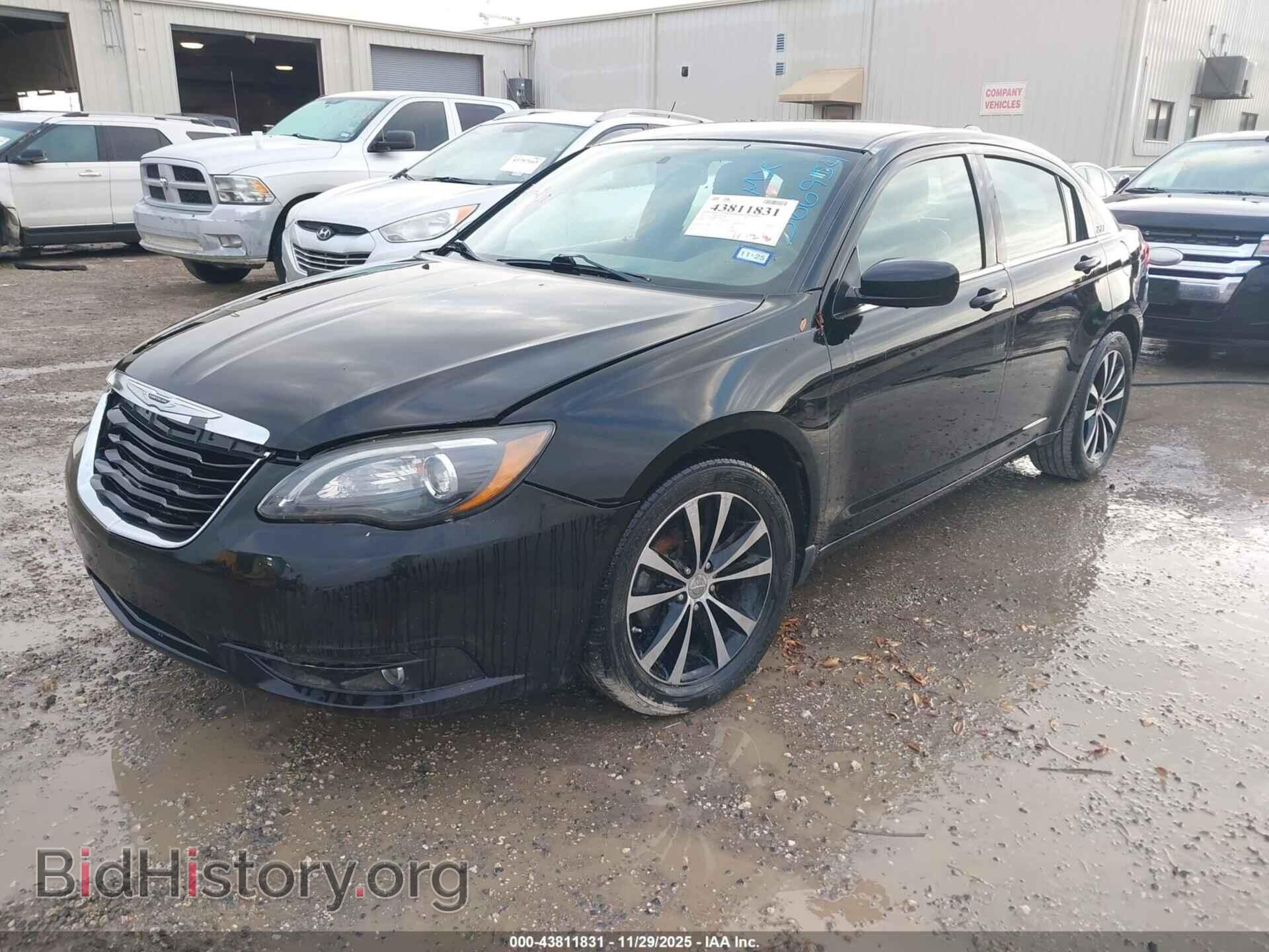 2011 CHRYSLER 200 - VIN: 1C3BC8FG8BN566954 - Фото 2