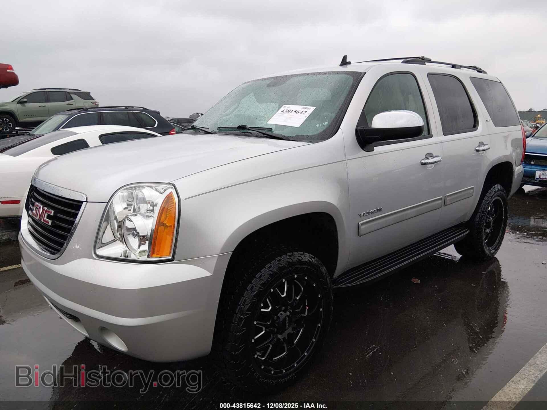 2011 GMC YUKON - VIN: 1GKS2CE08BR142791 - Photo 2