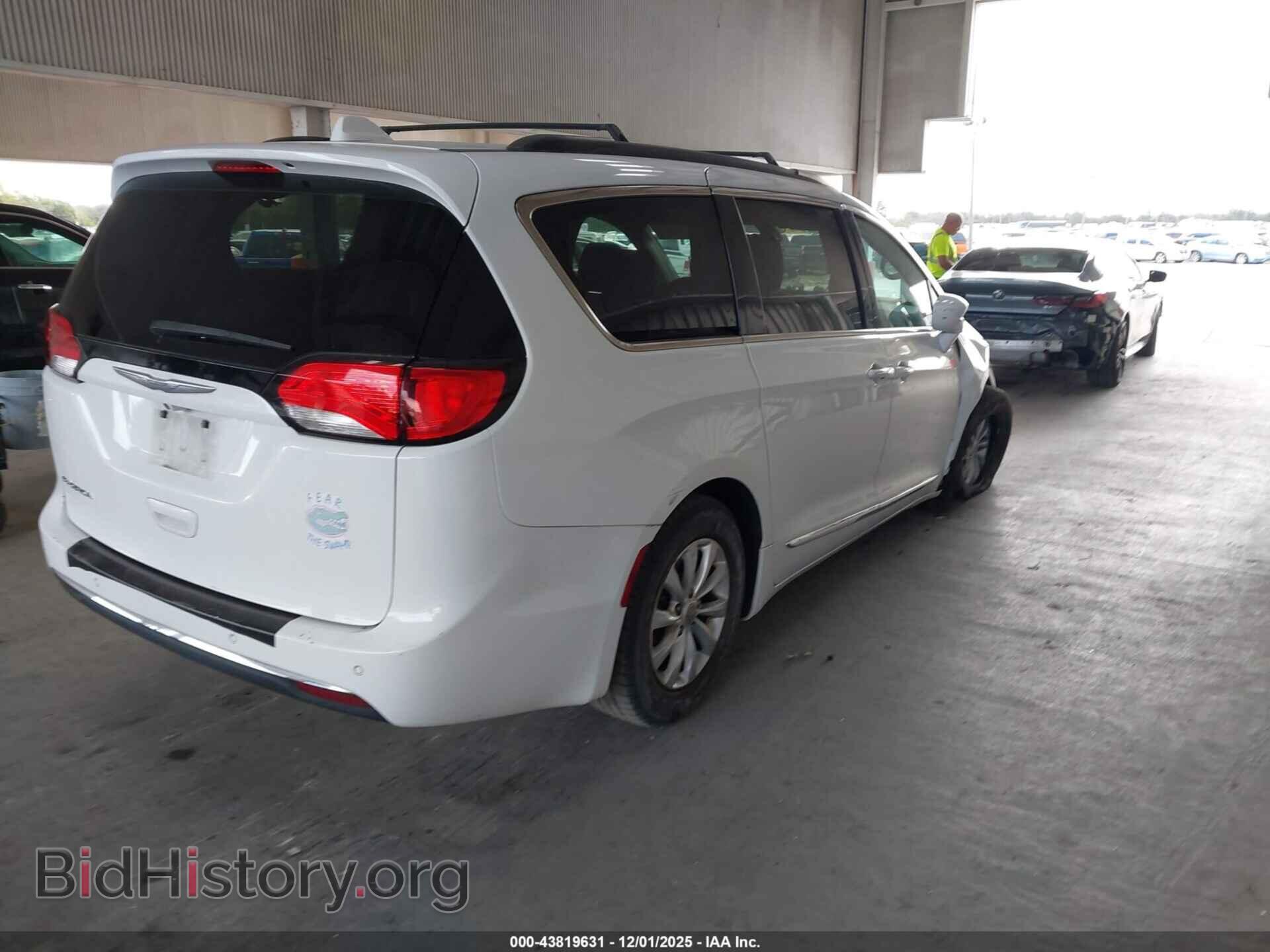 2017 CHRYSLER PACIFICA - VIN: 2C4RC1BG2HR527165 - Фото 4