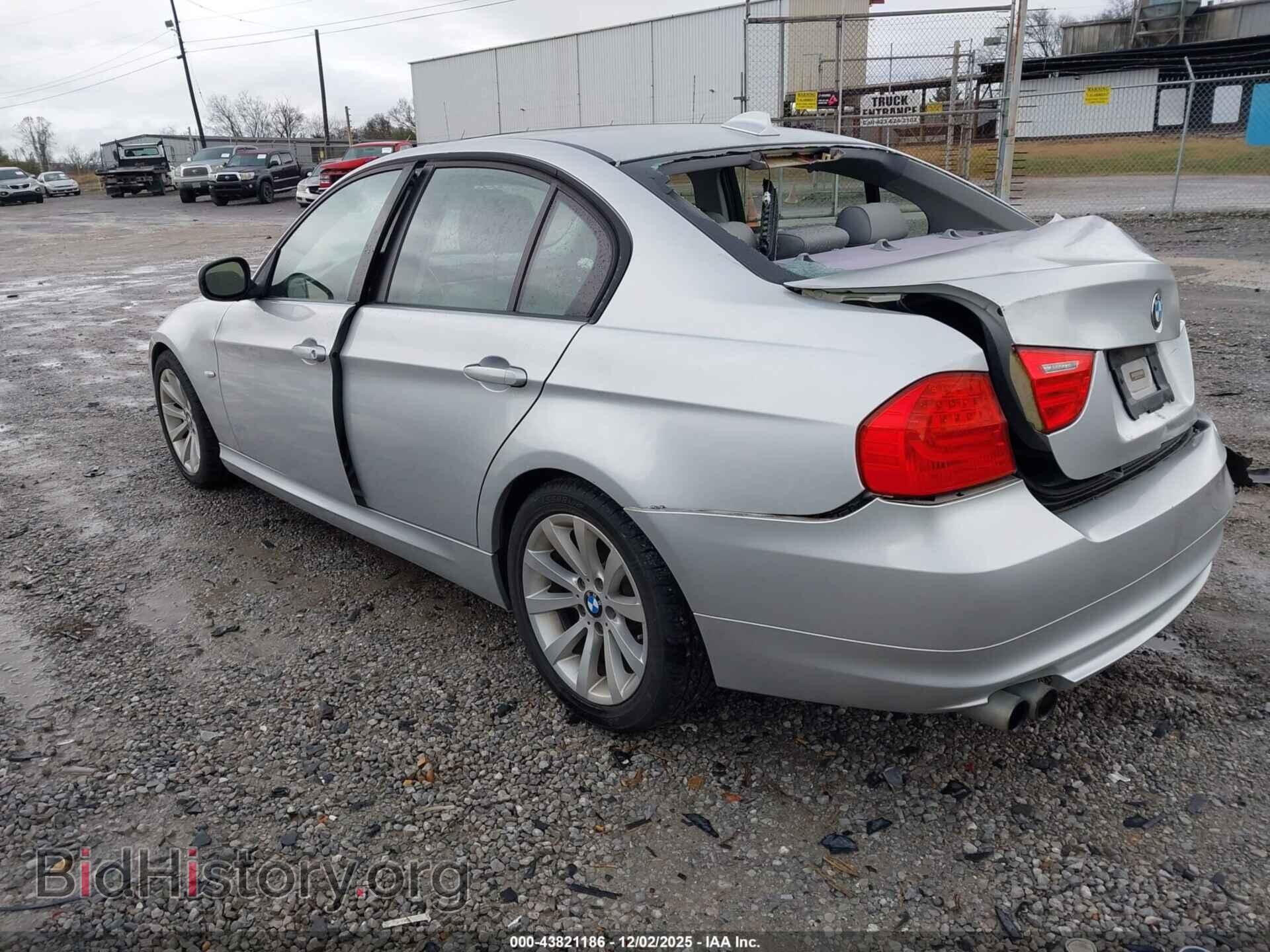 2011 BMW 328I - VIN: WBAPH7C5XBE683142 - Фото 3