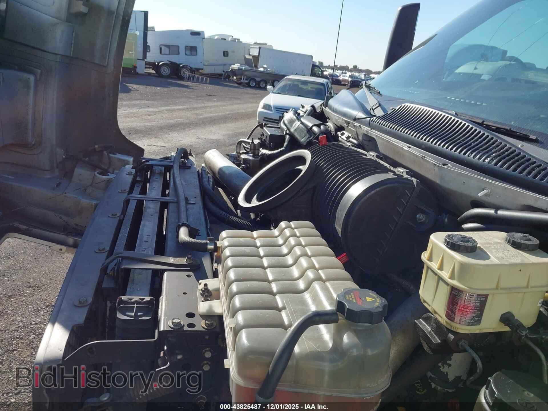 2005 GMC C5500 - VIN: 1GDE5C1215F516893 - Photo 9