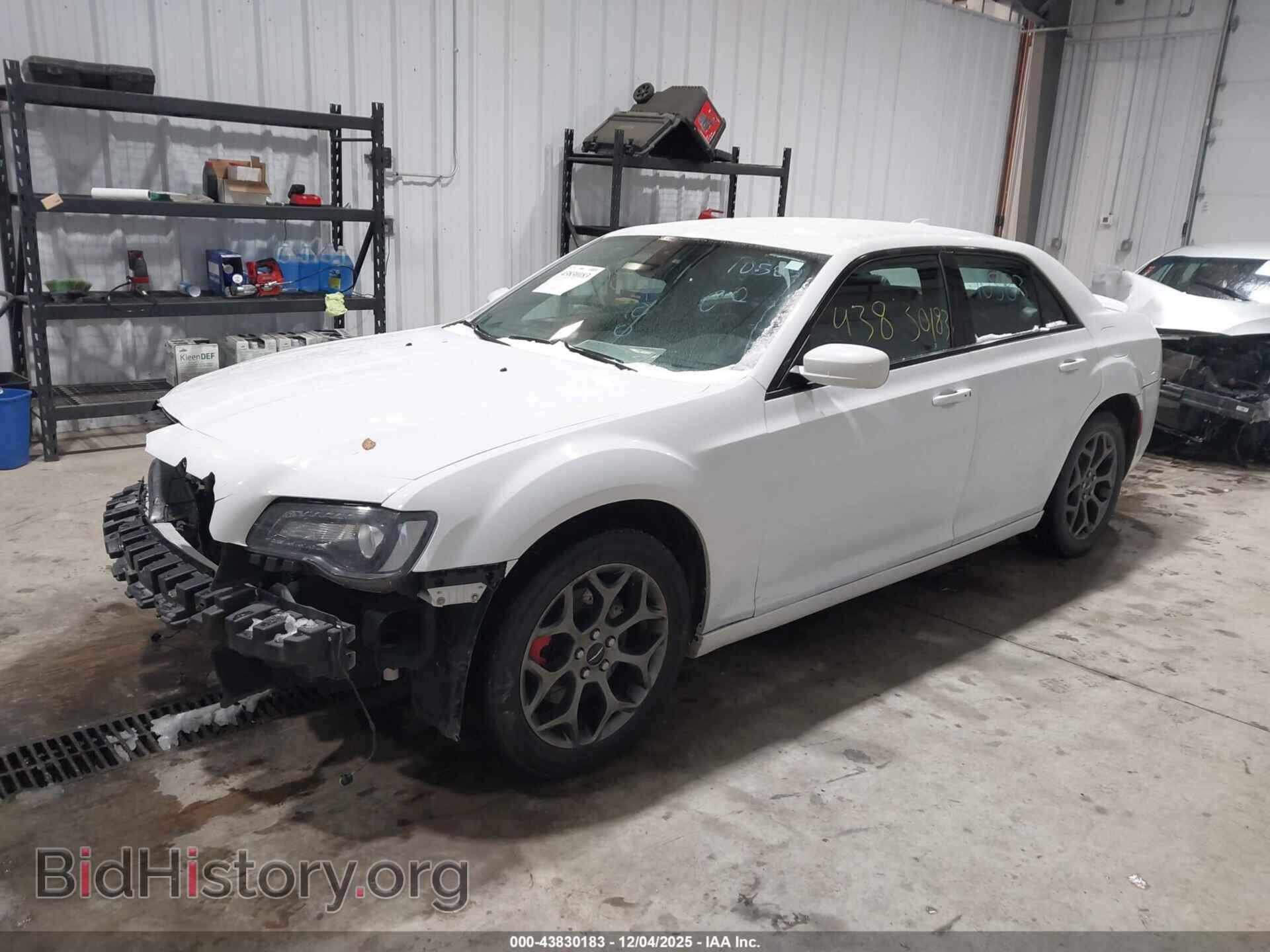 2017 CHRYSLER 300 - VIN: 2C3CCAGG0HH588247 - Фото 2