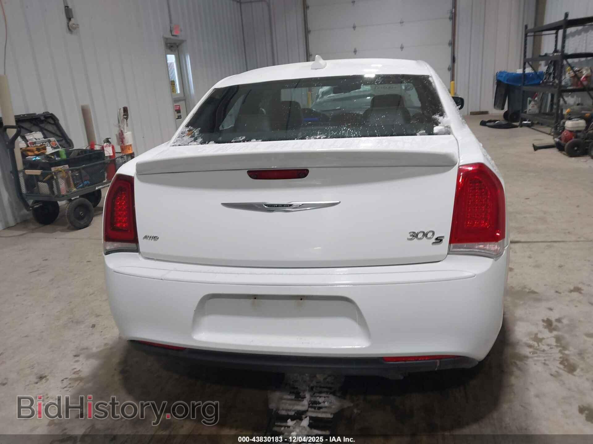 2017 CHRYSLER 300 - VIN: 2C3CCAGG0HH588247 - Фото 16