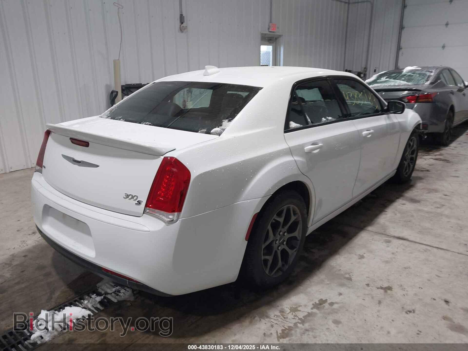 2017 CHRYSLER 300 - VIN: 2C3CCAGG0HH588247 - Фото 4