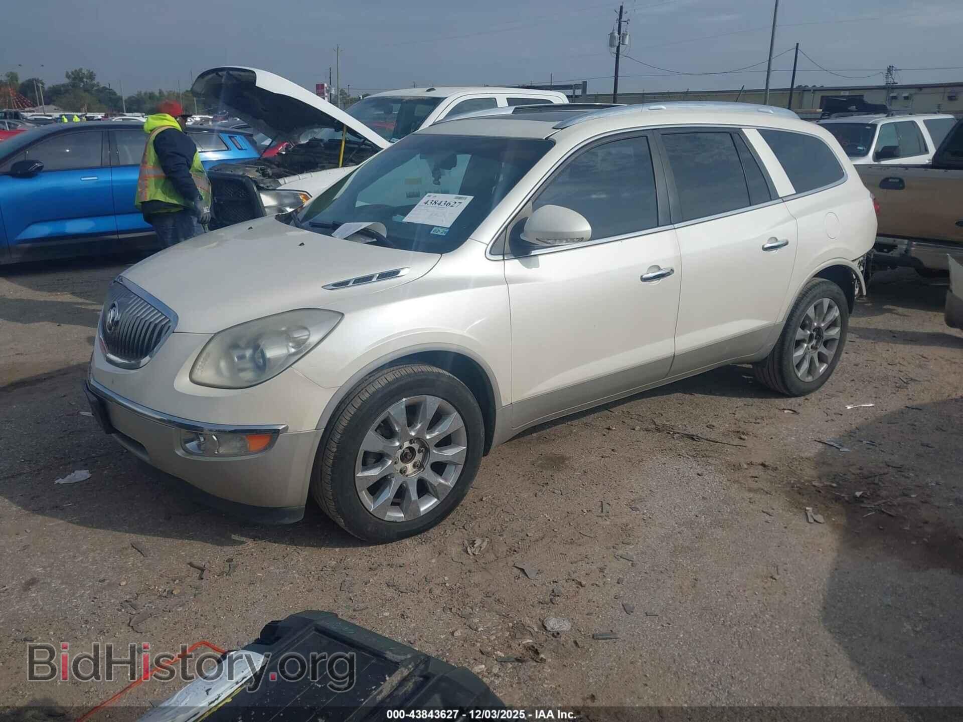 2011 BUICK ENCLAVE - VIN: 5GAKRCED2BJ396541 - Фото 2