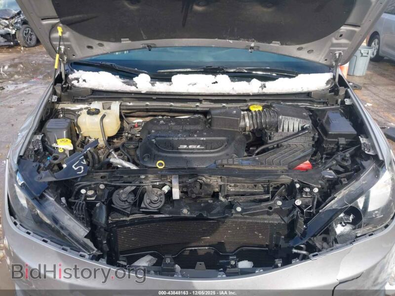 2017 Chrysler PACIFICA (VIN 2C4RC1DG0HR747952) — photo 10 of 17