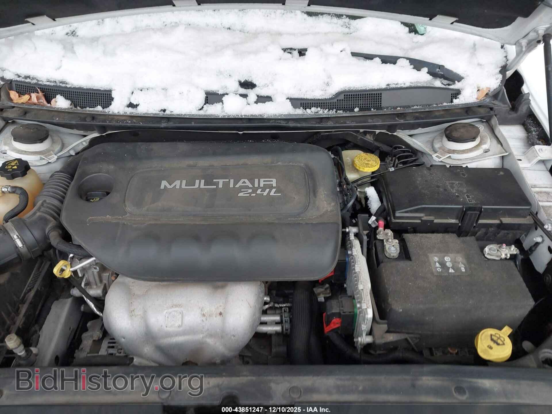 2016 CHRYSLER 200 - VIN: 1C3CCCABXGN106219 - Фото 10