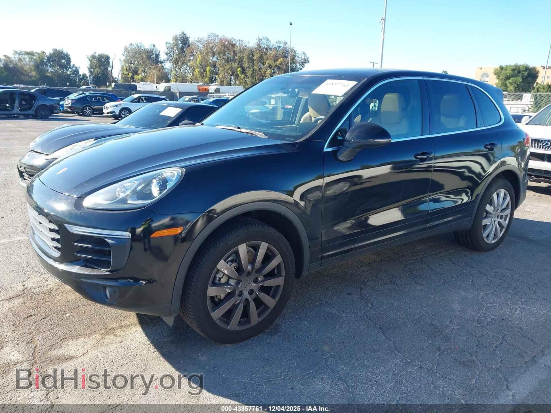 2017 PORSCHE CAYENNE - VIN: WP1AB2A23HLA52421 - Photo 2