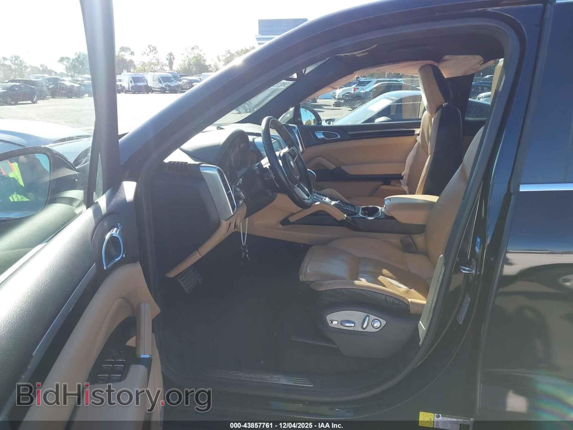 2017 PORSCHE CAYENNE - VIN: WP1AB2A23HLA52421 - Photo 5
