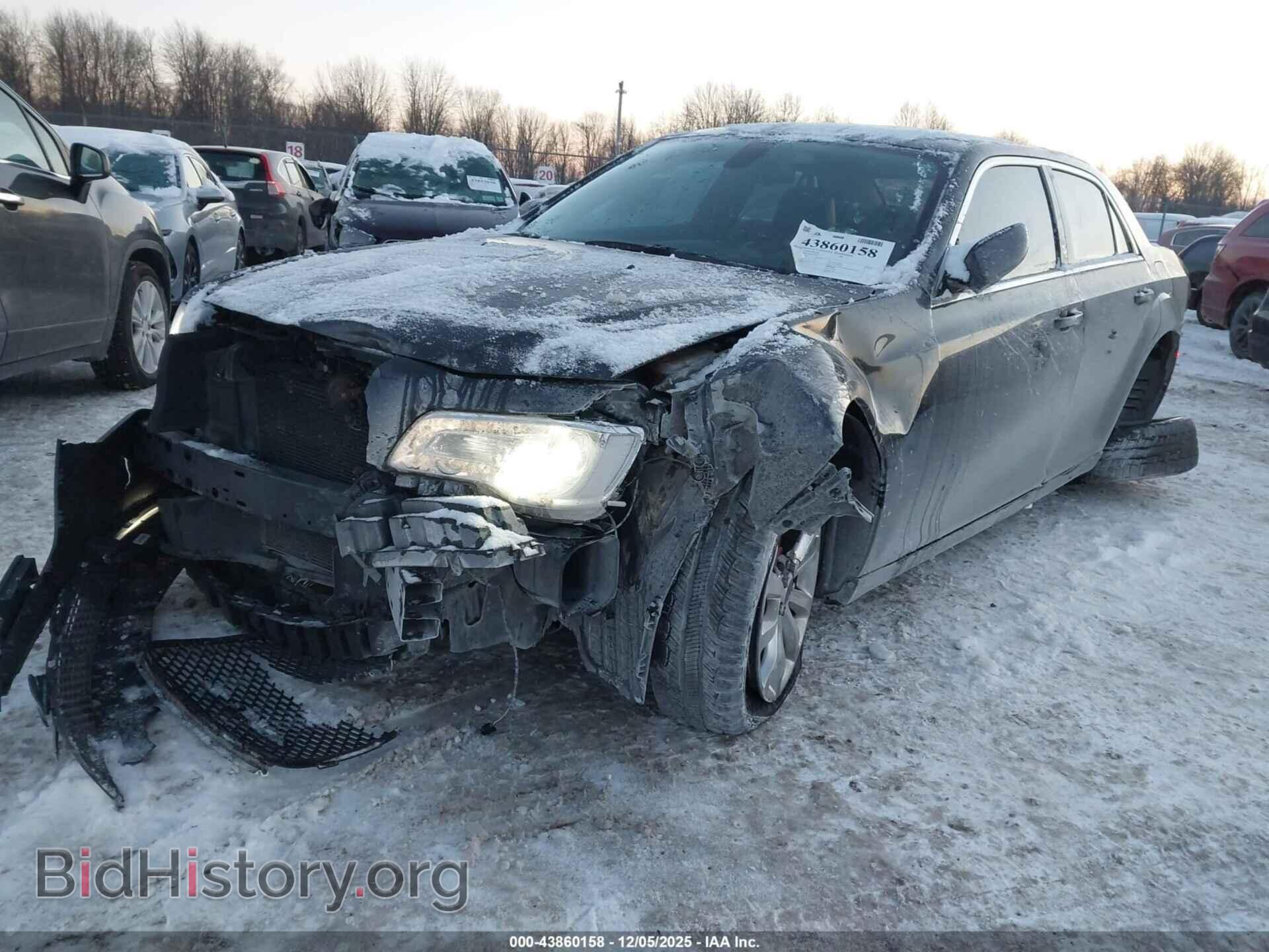 2016 CHRYSLER 300 - VIN: 2C3CCARG3GH344281 - Фото 2