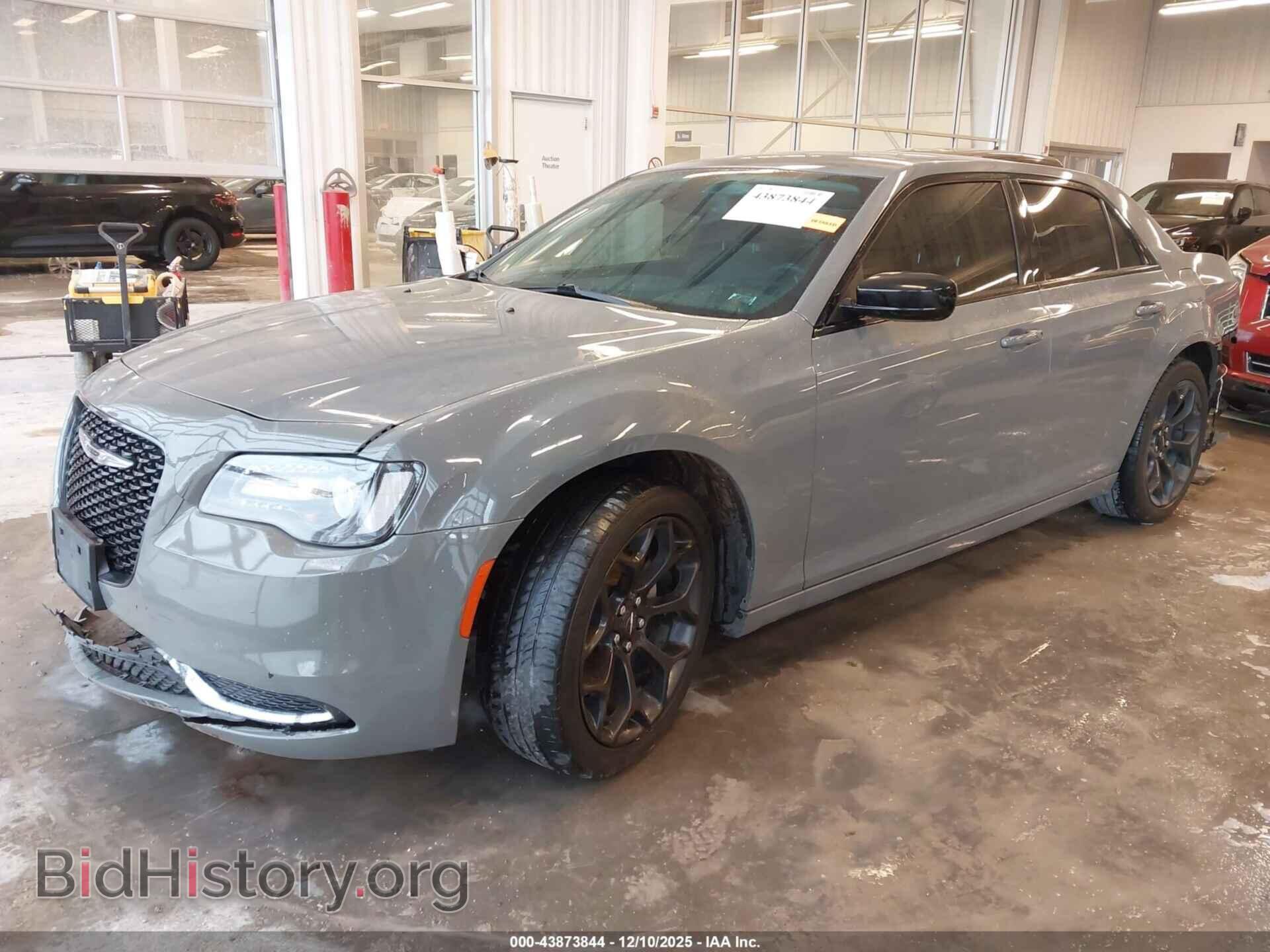 2019 CHRYSLER 300 - VIN: 2C3CCAAG5KH636941 - Фото 2