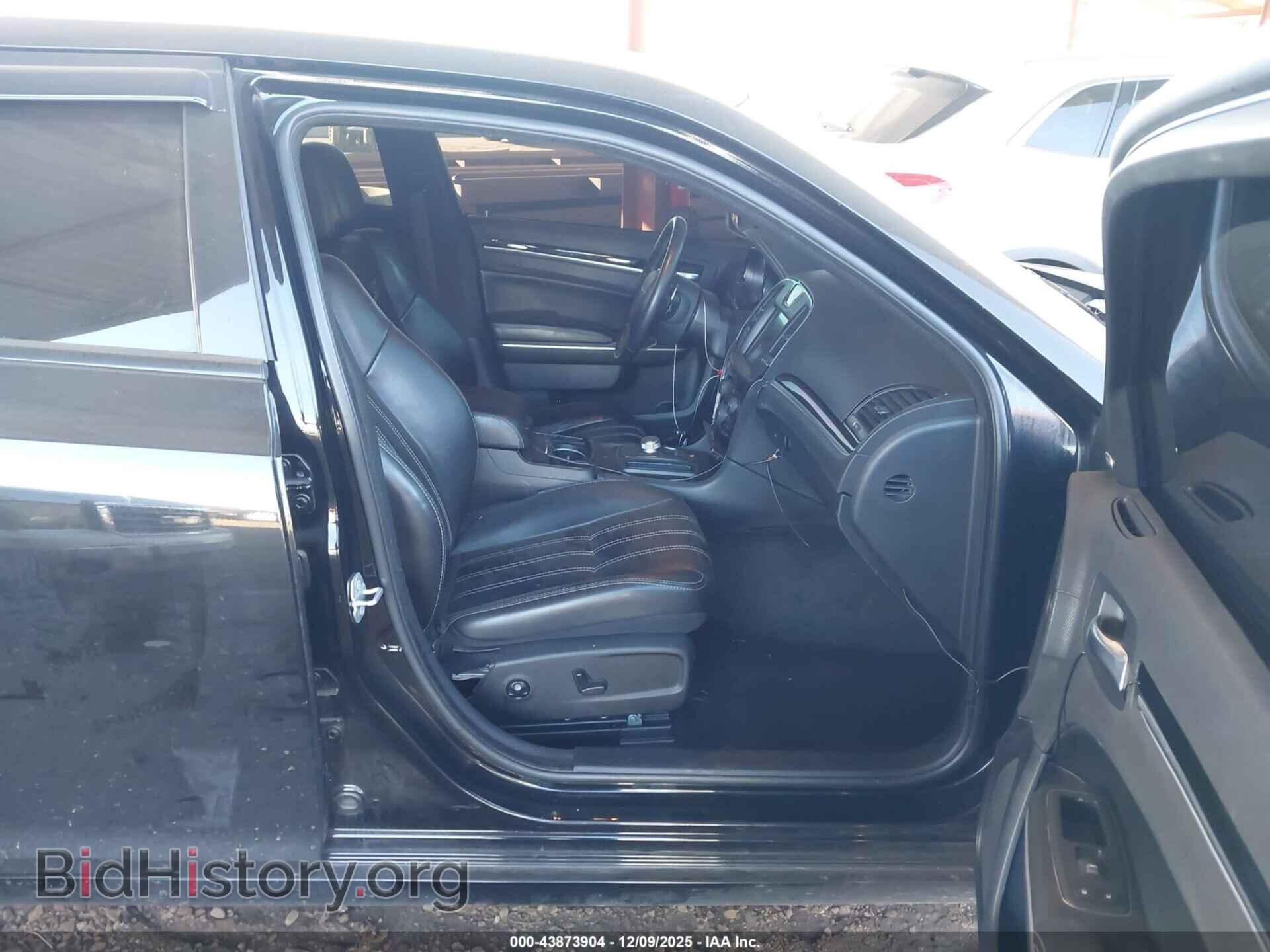 2019 CHRYSLER 300 - VIN: 2C3CCABG7KH533700 - Фото 5