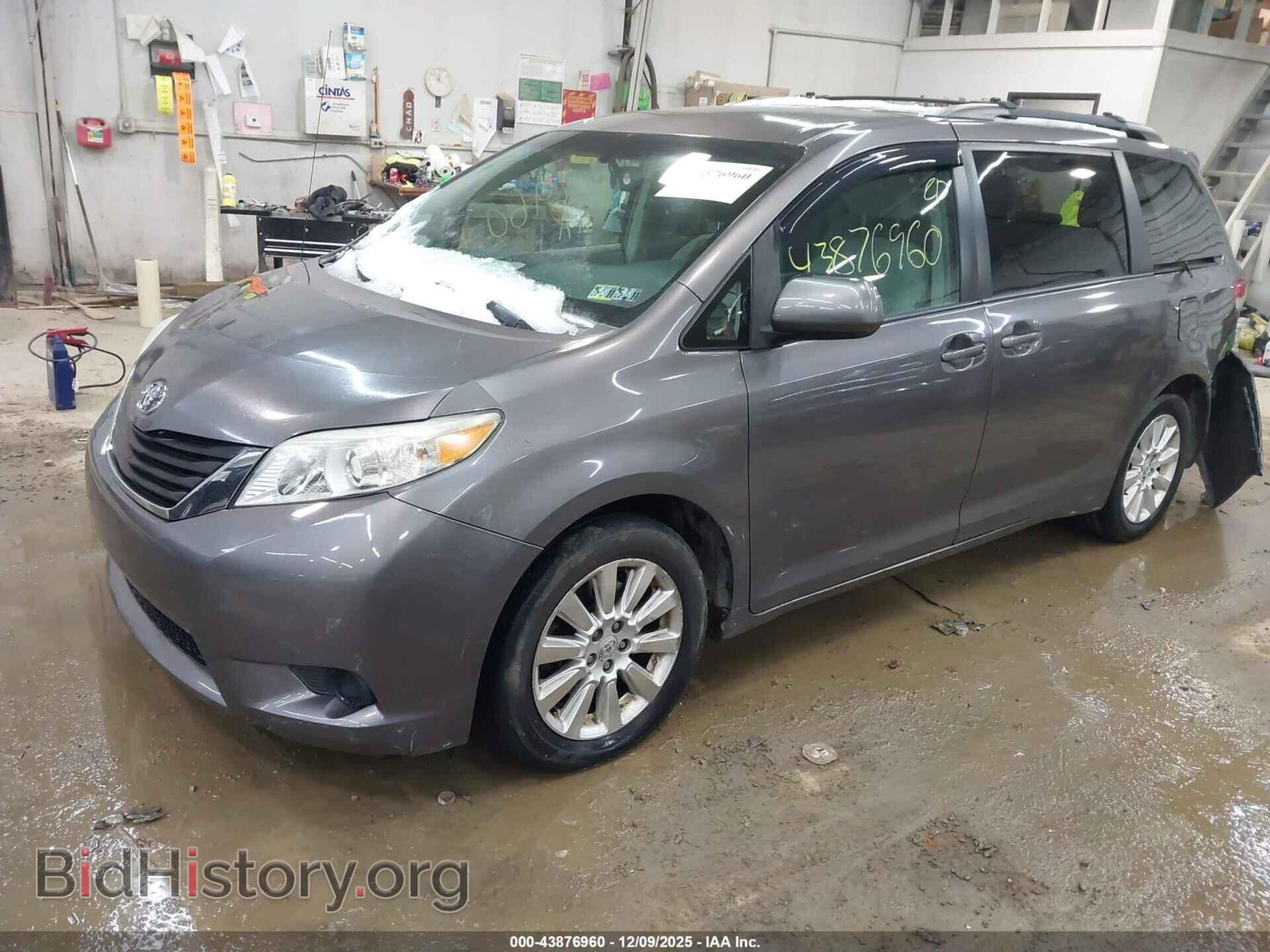 2011 TOYOTA SIENNA - VIN: 5TDJK3DC5BS026730 - Фото 2