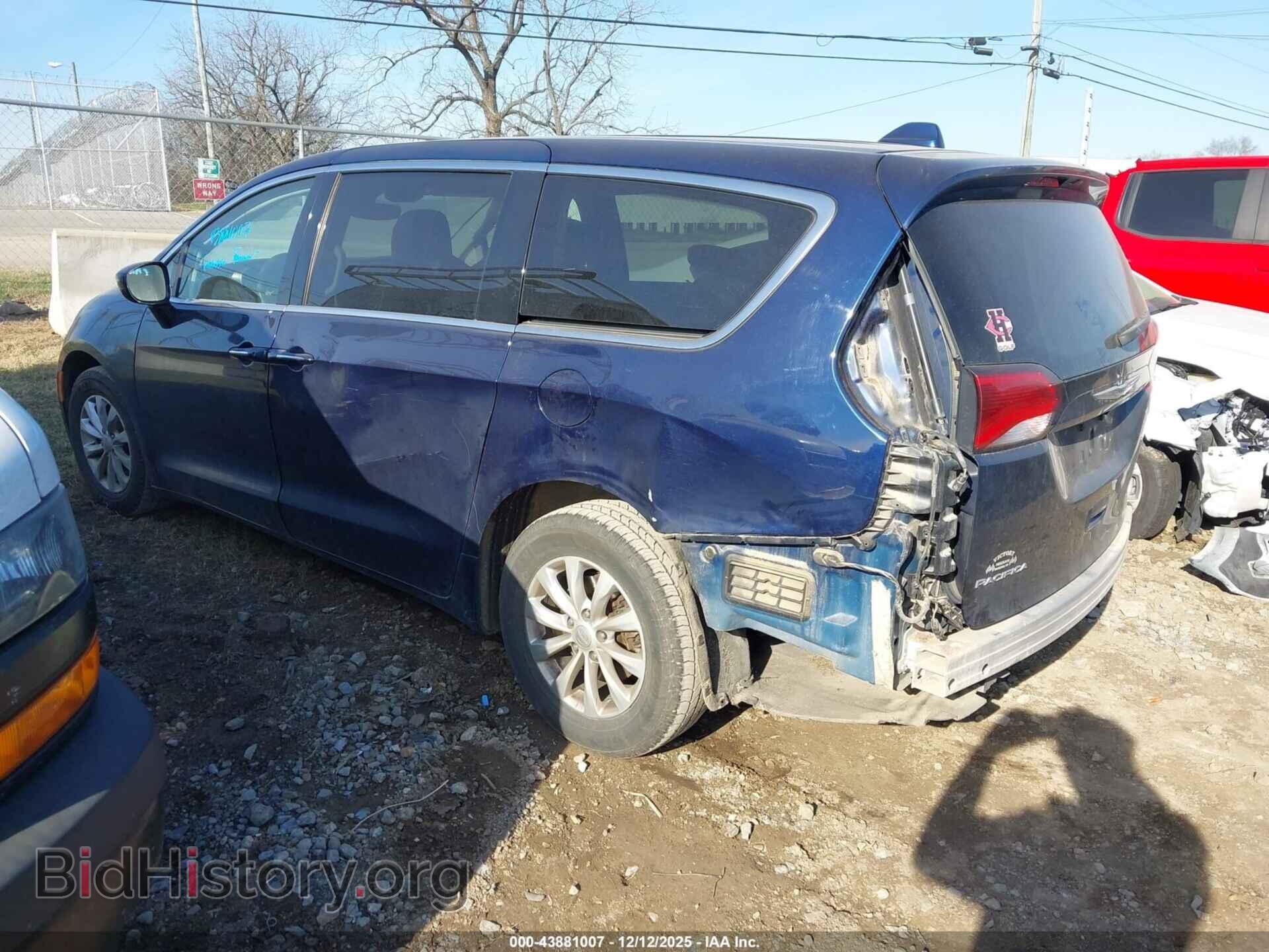 2018 CHRYSLER PACIFICA - VIN: 2C4RC1FG8JR235682 - Photo 3