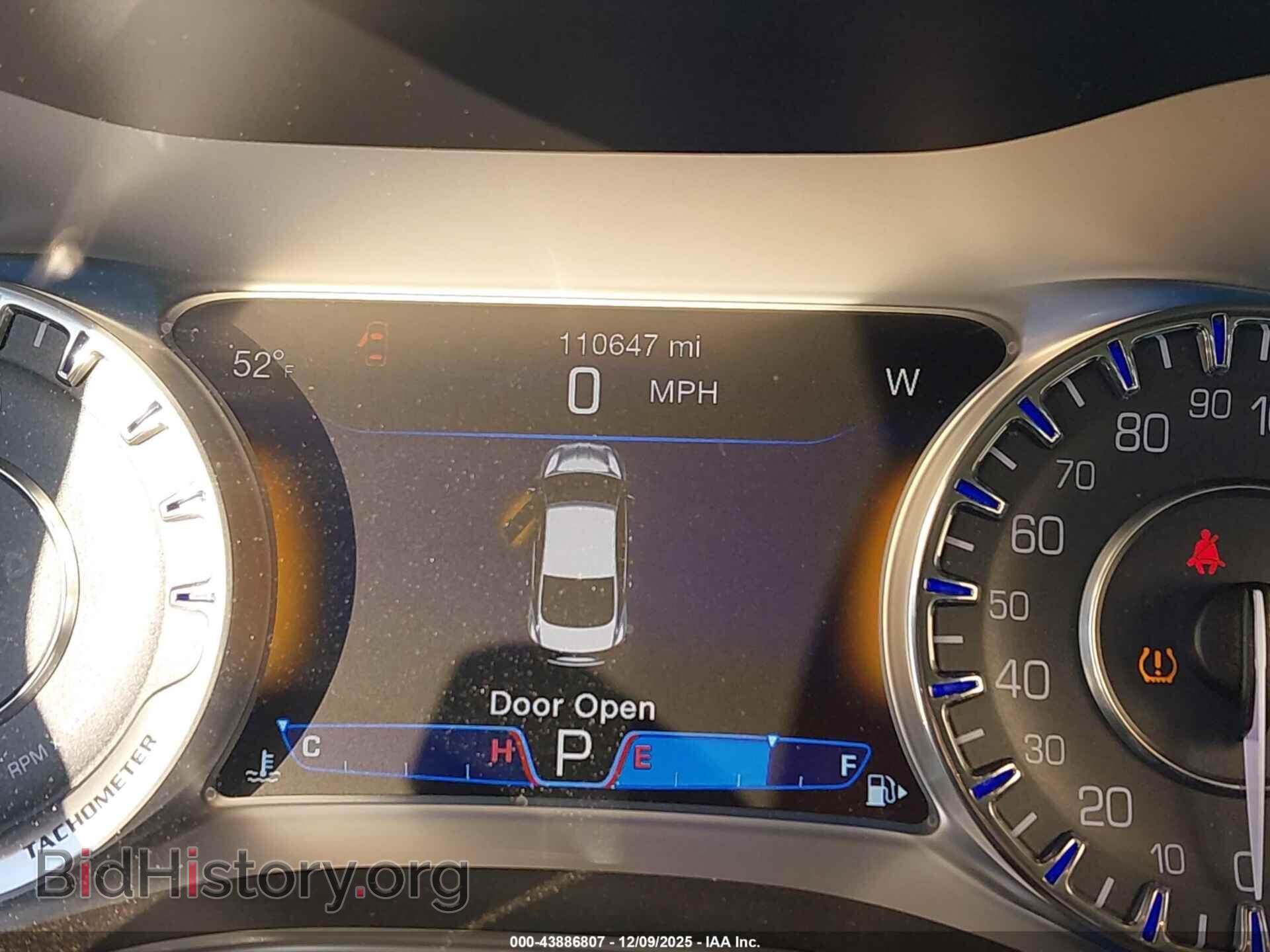 2015 Chrysler 200 (VIN 1C3CCCCG3FN585946) — photo 7 of 11