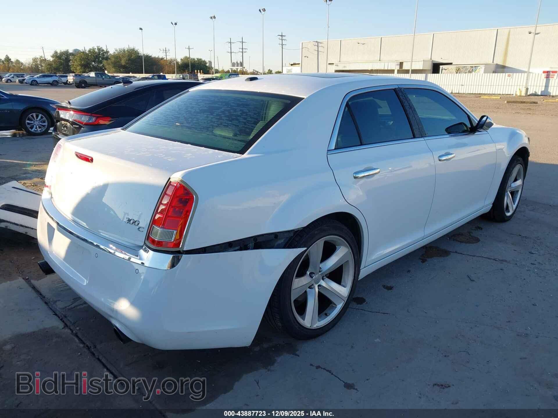2011 CHRYSLER 300C - VIN: 2C3CA6CT2BH522845 - Фото 4