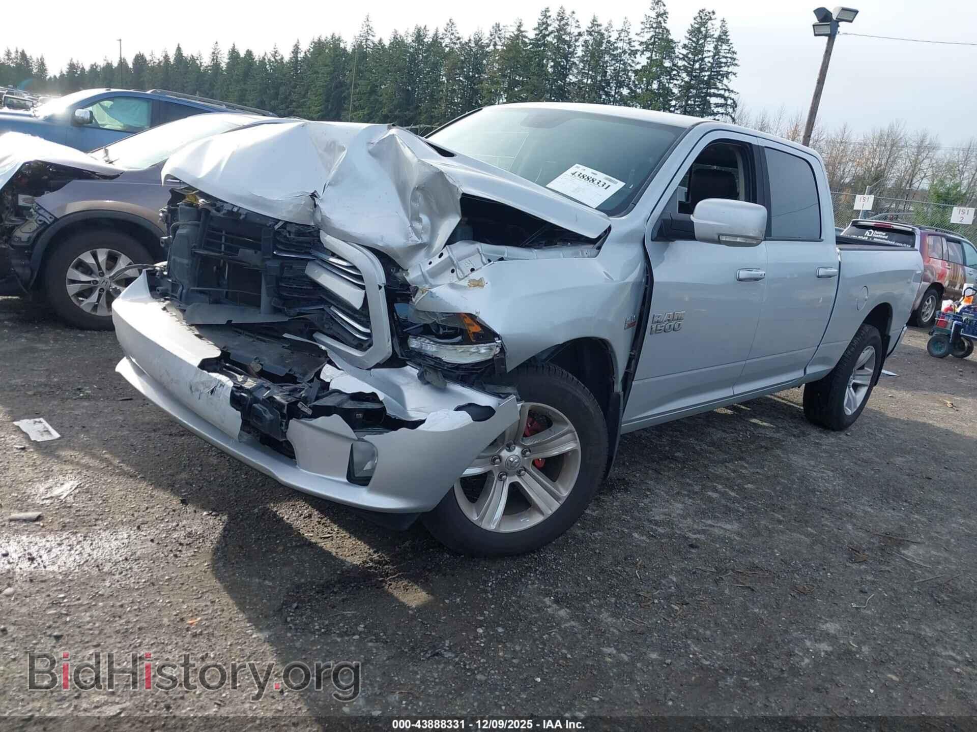 2015 RAM 1500 - VIN: 1C6RR7UT3FS637270 - Фото 2