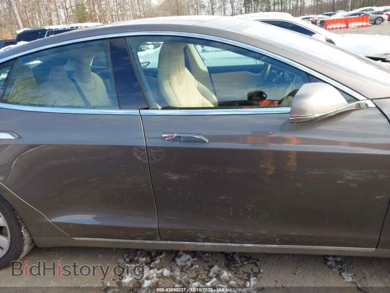 2016 Tesla MODEL S (VIN 5YJSA1E29GF155860) — photo 13 of 18