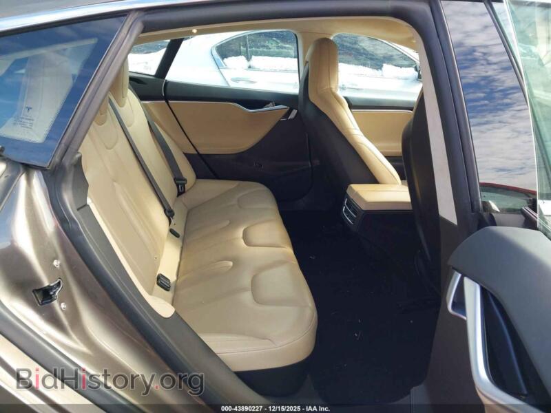 2016 Tesla MODEL S (VIN 5YJSA1E29GF155860) — photo 8 of 18