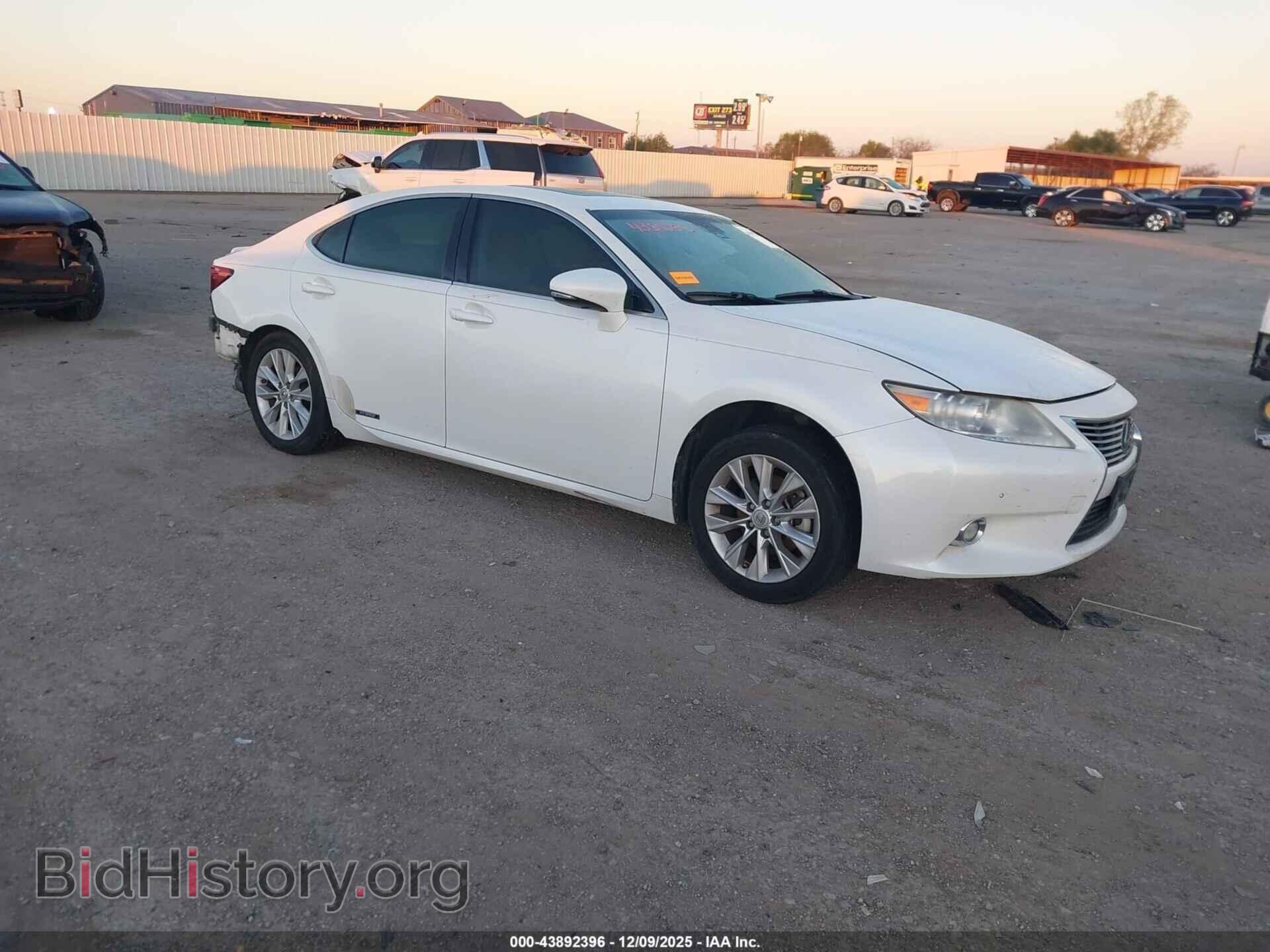 Фотография JTHBW1GG7F2088962 - LEXUS ES 300H 2015