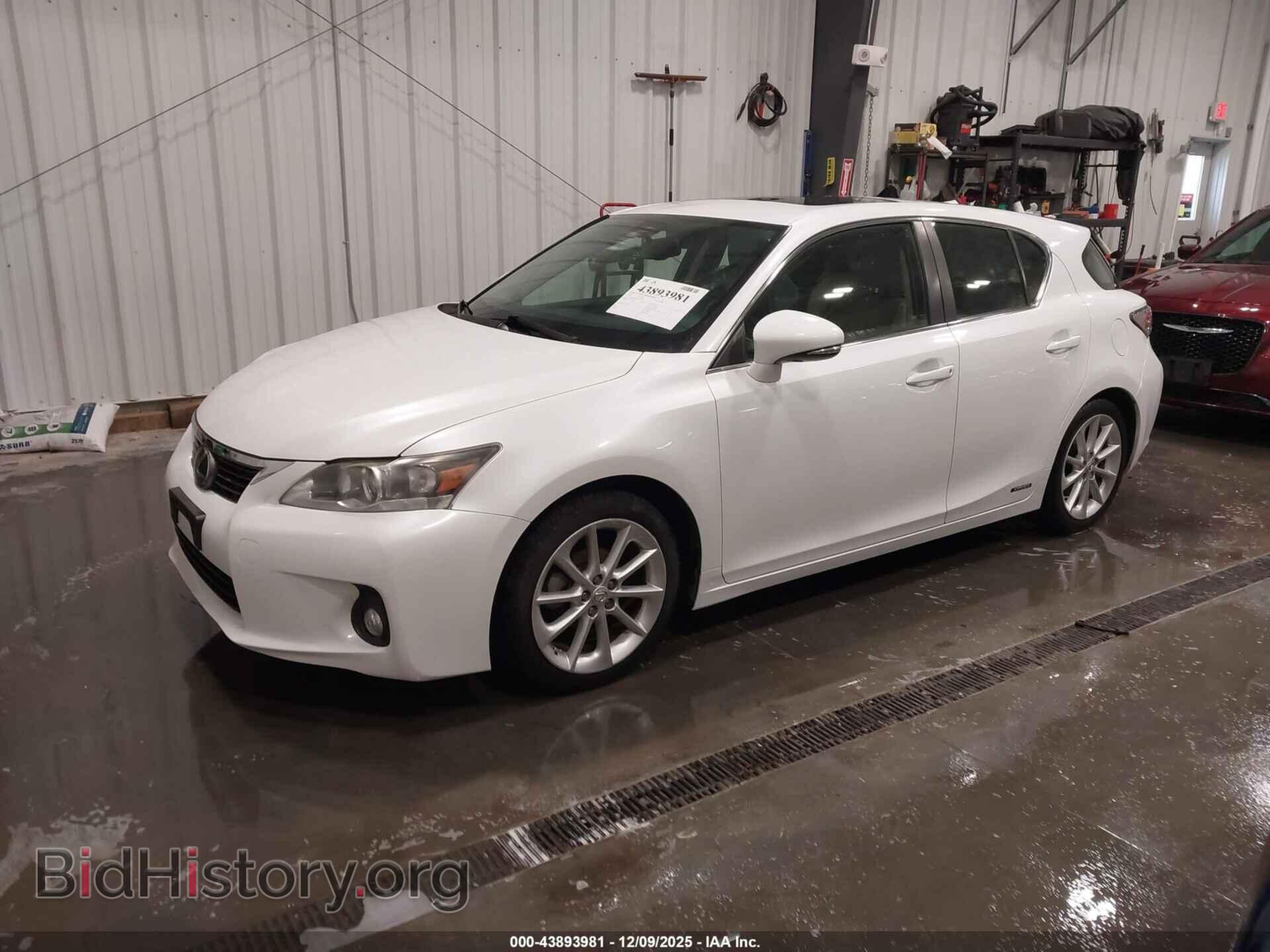 2011 LEXUS CT 200H - VIN: JTHKD5BH9B2041598 - Фото 2