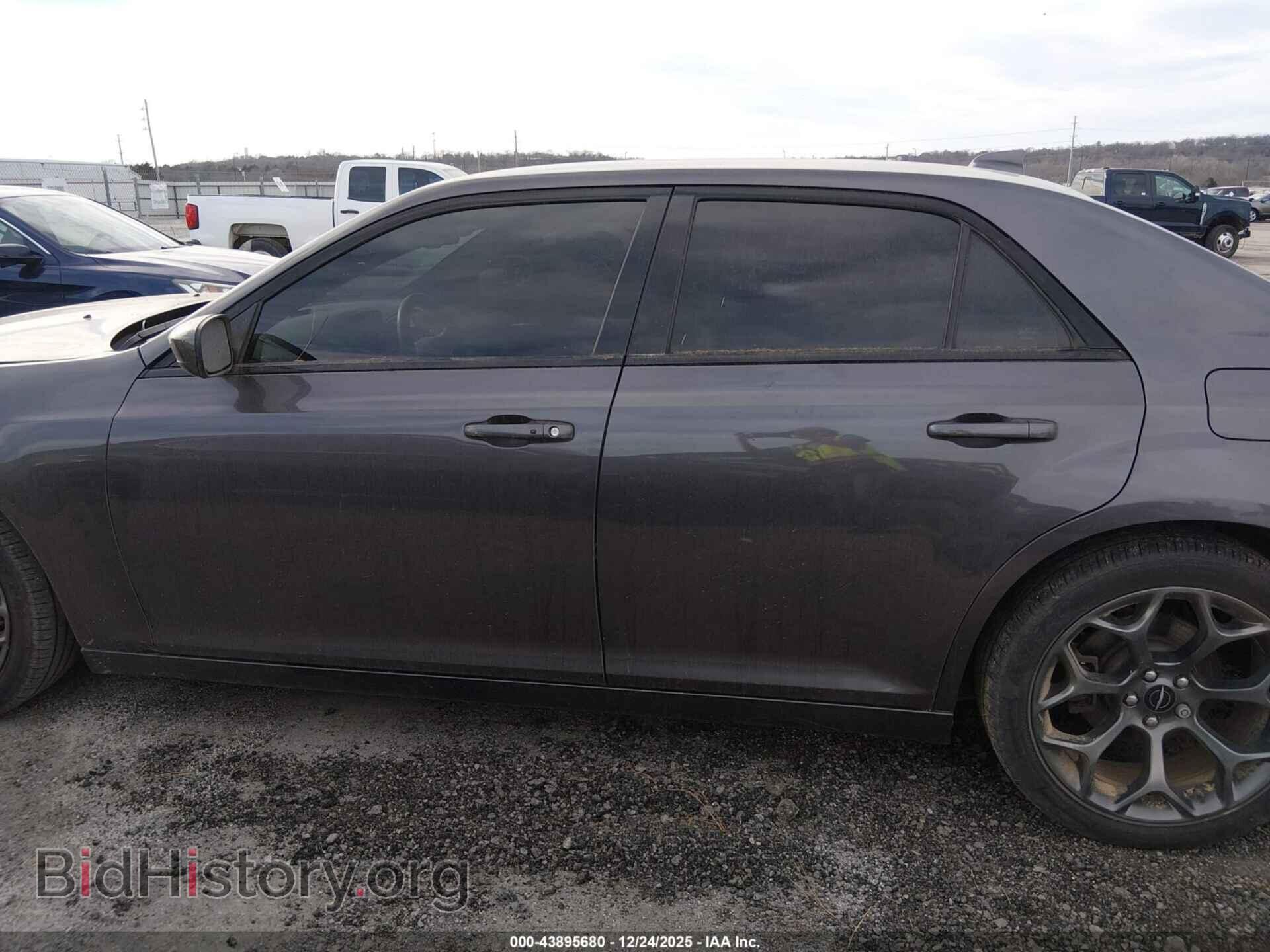 2016 CHRYSLER 300 - VIN: 2C3CCABG3GH220022 - Фото 14