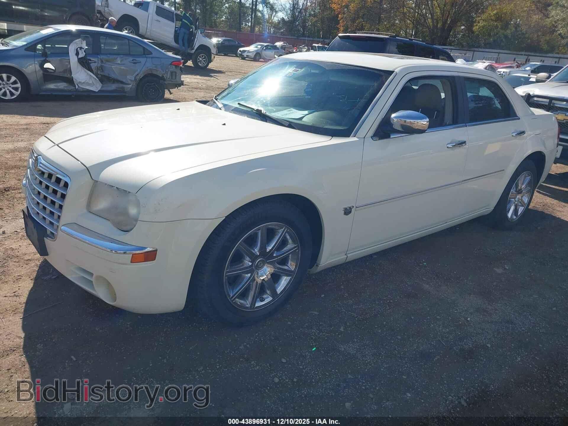2007 CHRYSLER 300C - VIN: 2C3KA63H57H871948 - Фото 2