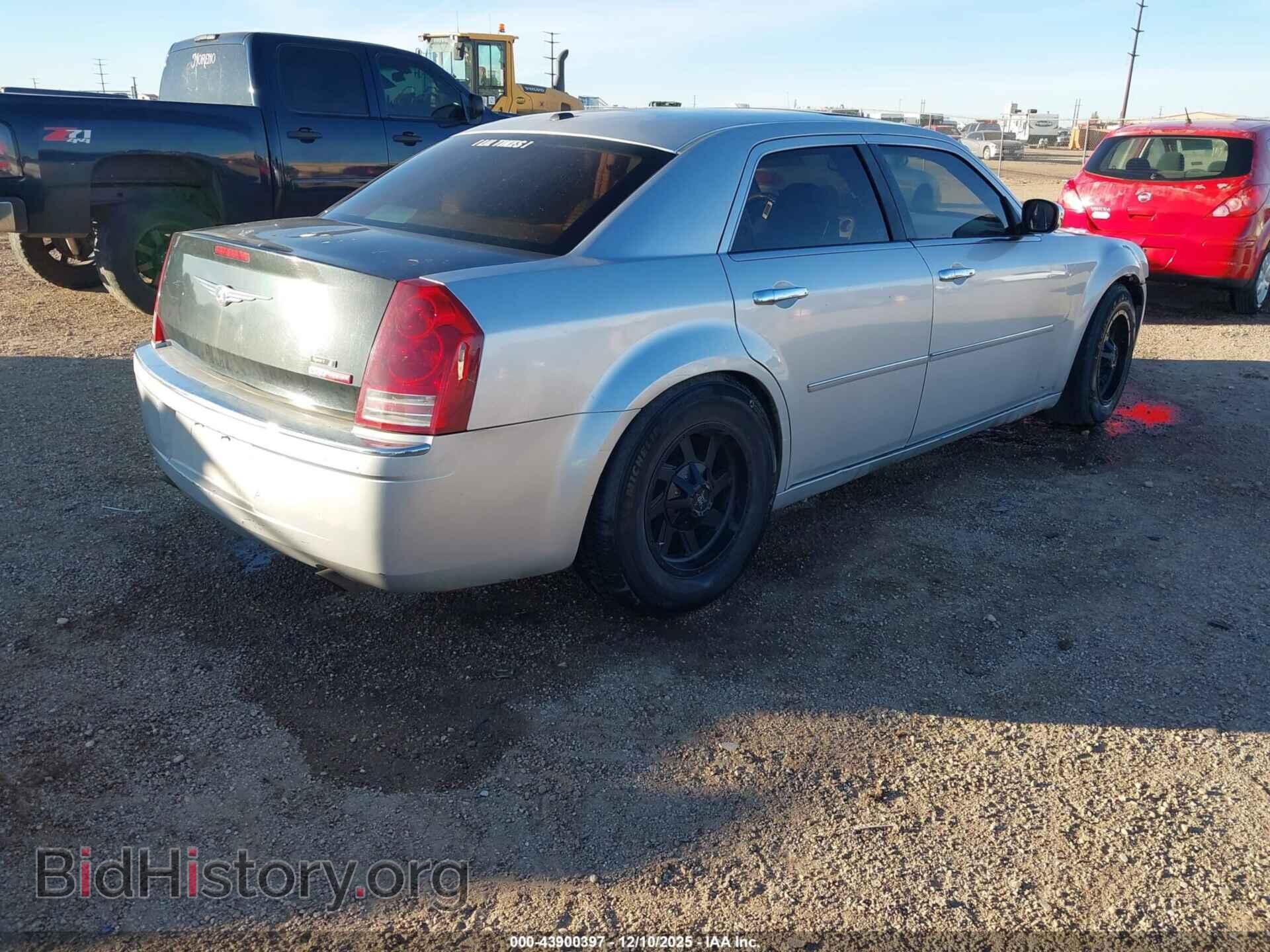 2007 CHRYSLER 300C - VIN: 2C3KA63H07H897602 - Фото 4