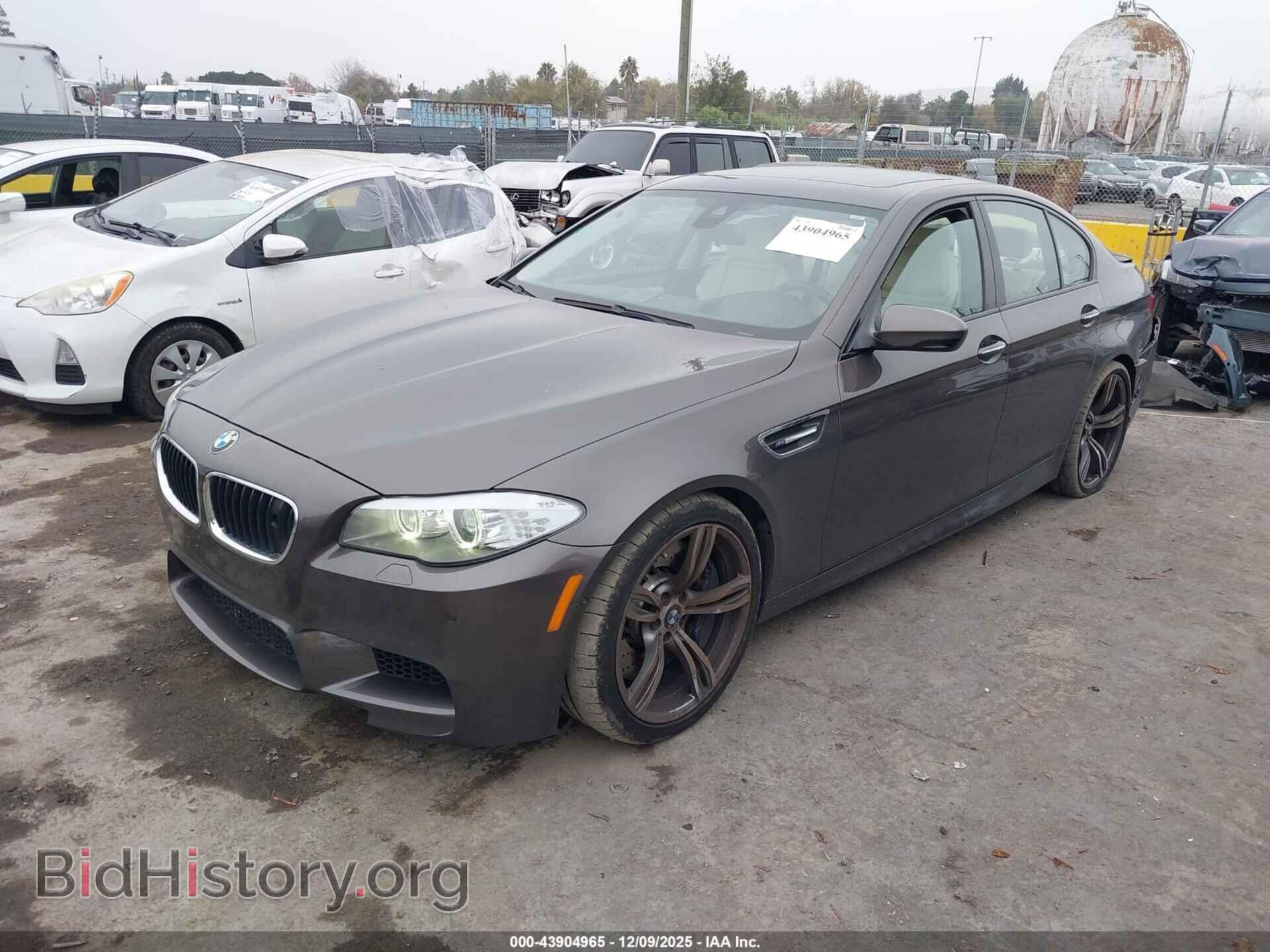 2013 BMW M5 - VIN: WBSFV9C54DC773641 - Фото 2