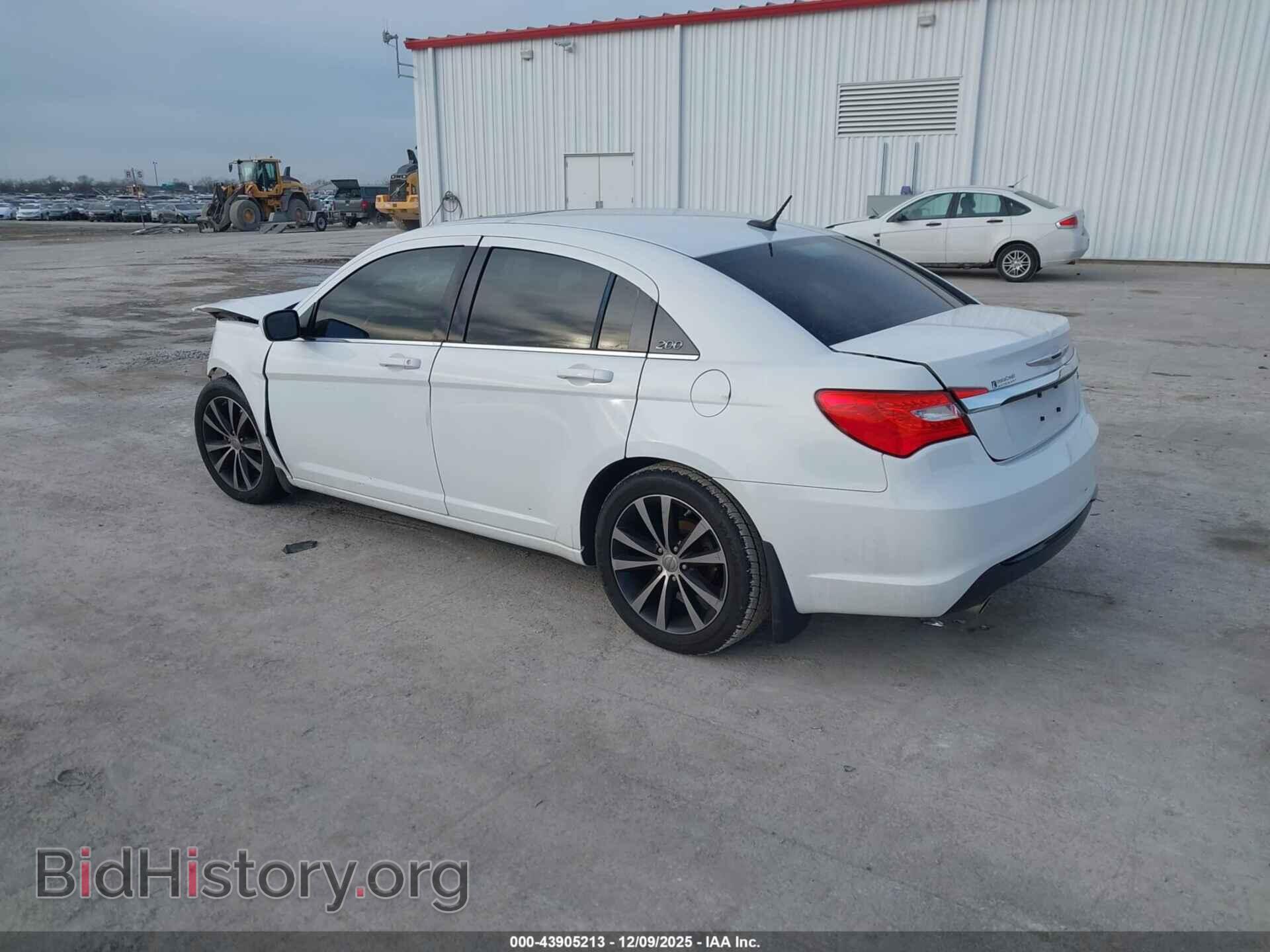 2013 CHRYSLER 200 - VIN: 1C3CCBCG3DN570614 - Фото 3