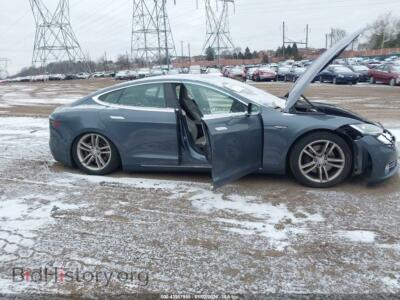 2013 Tesla MODEL S, синий — VIN 5YJSA1AC5DFP10247, IAAI