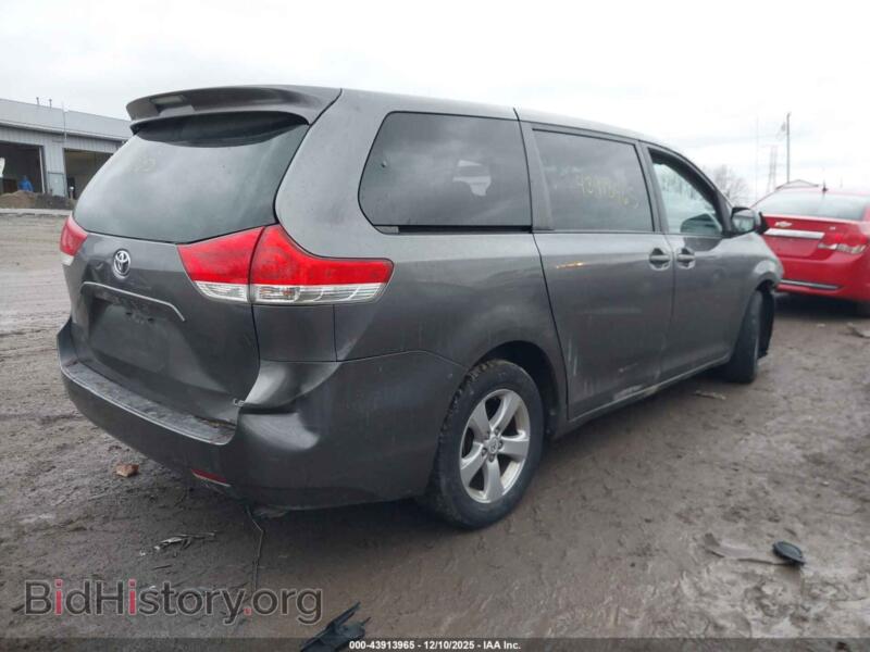 2011 Toyota SIENNA (VIN 5TDKA3DC7BS005708) — photo 4 of 15