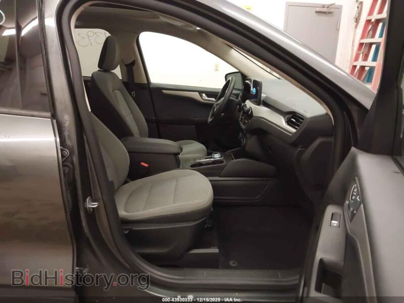 2020 Ford ESCAPE (VIN 1FMCU9G64LUA07431) — photo 5 of 17