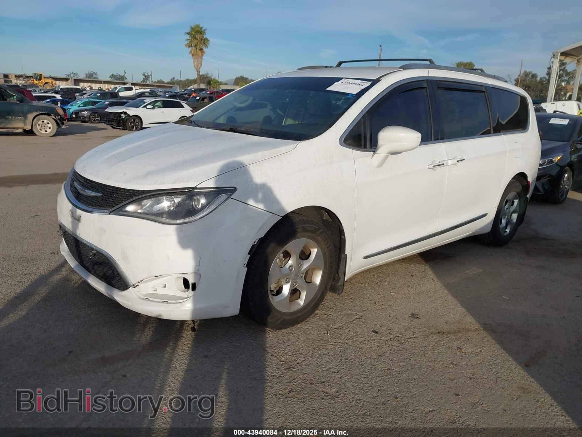 2017 CHRYSLER PACIFICA - VIN: 2C4RC1EG8HR811606 - Photo 2
