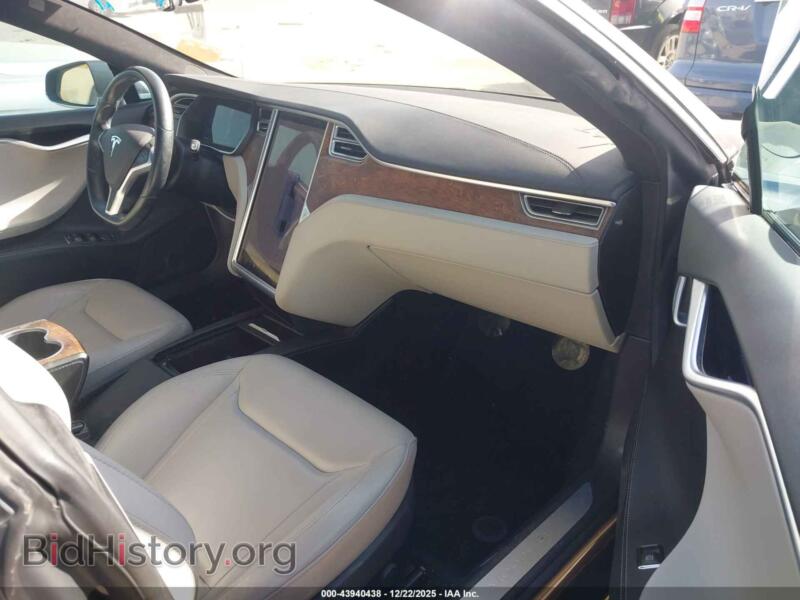 2016 Tesla MODEL S (VIN 5YJSA1E14GF176557) — фото 5 из 19