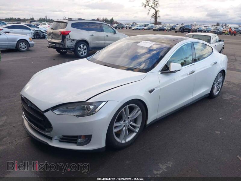 2013 Tesla MODEL S (VIN 5YJSA1CN7DFP04531) — фото 2 из 18