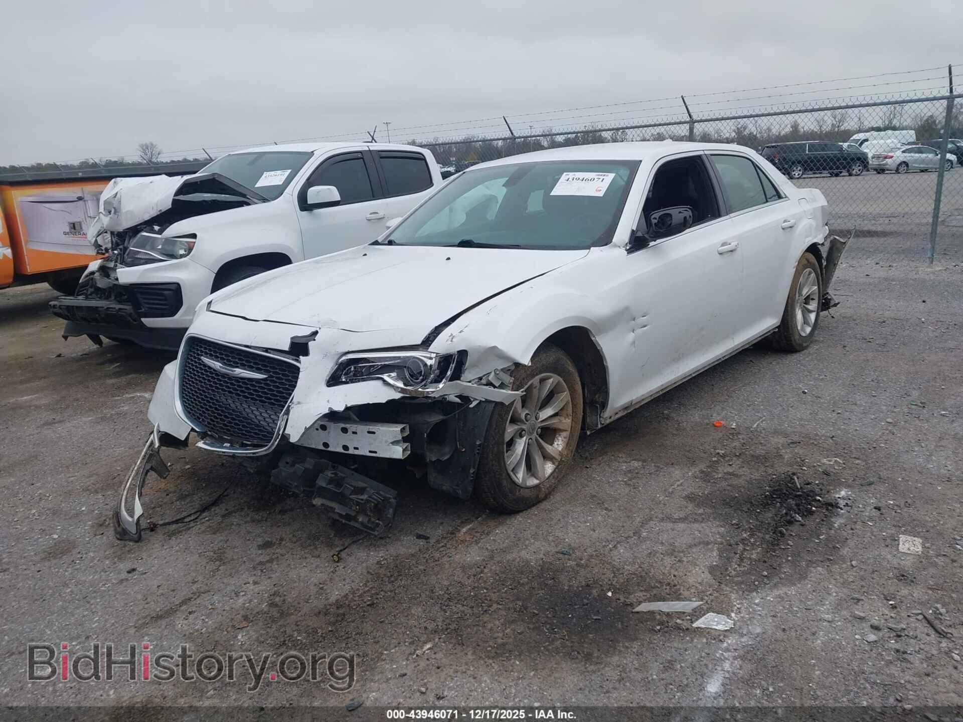 2015 CHRYSLER 300 - VIN: 2C3CCAAG4FH772578 - Фото 2