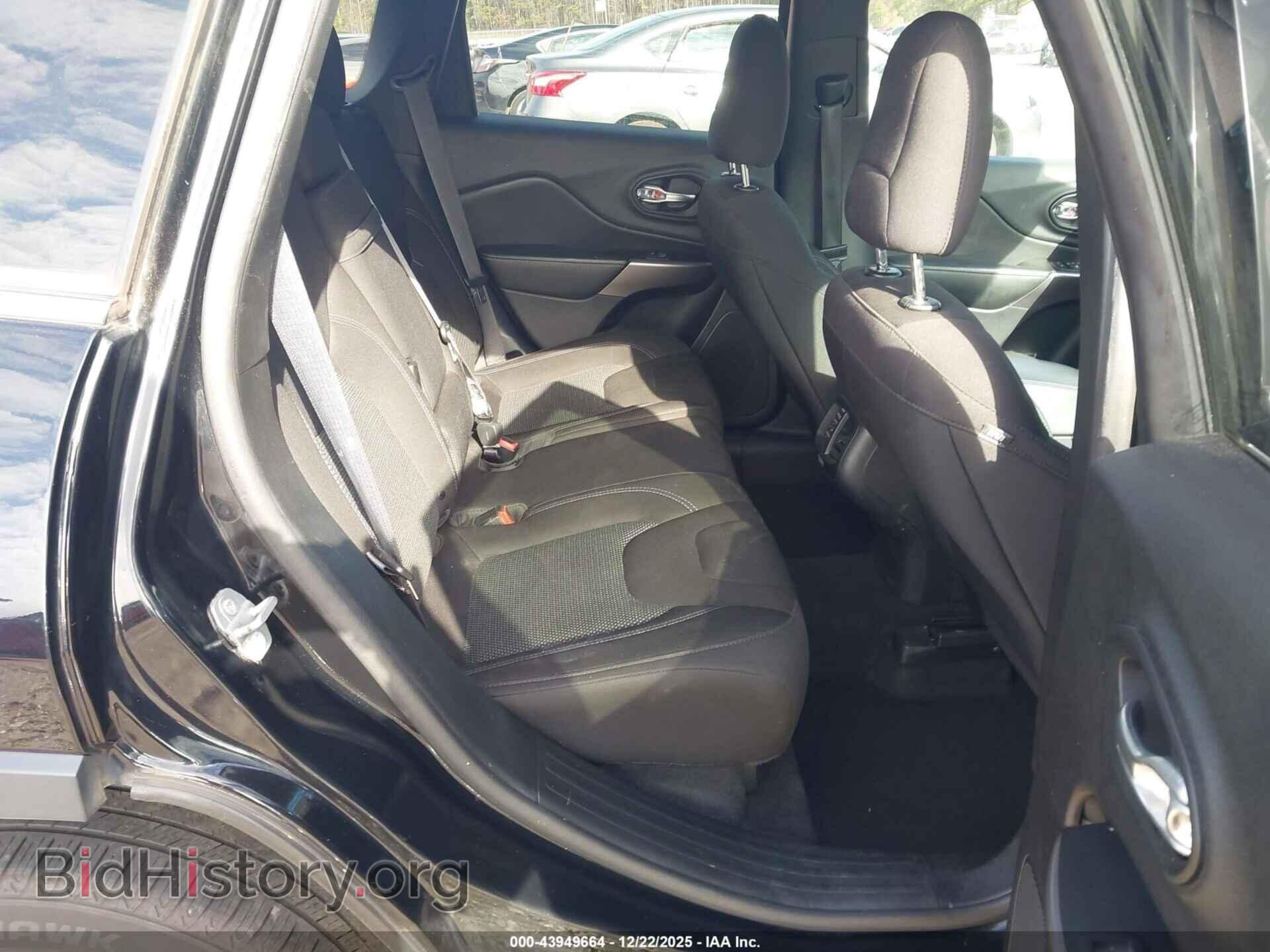 2019 JEEP CHEROKEE - VIN: 1C4PJLCB3KD348235 - Фото 8