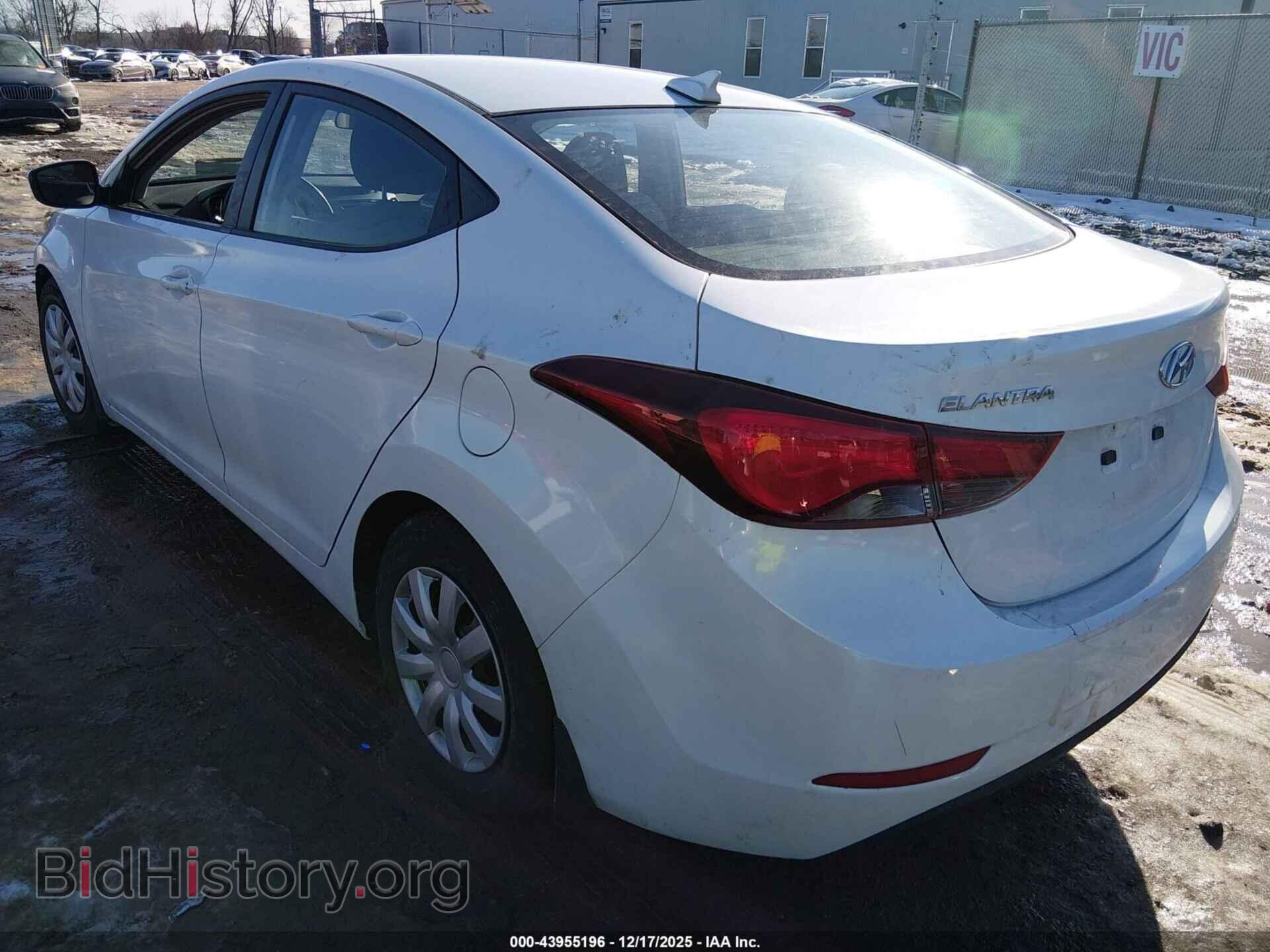 2016 HYUNDAI ELANTRA - VIN: 5NPDH4AE2GH684591 - Фото 3