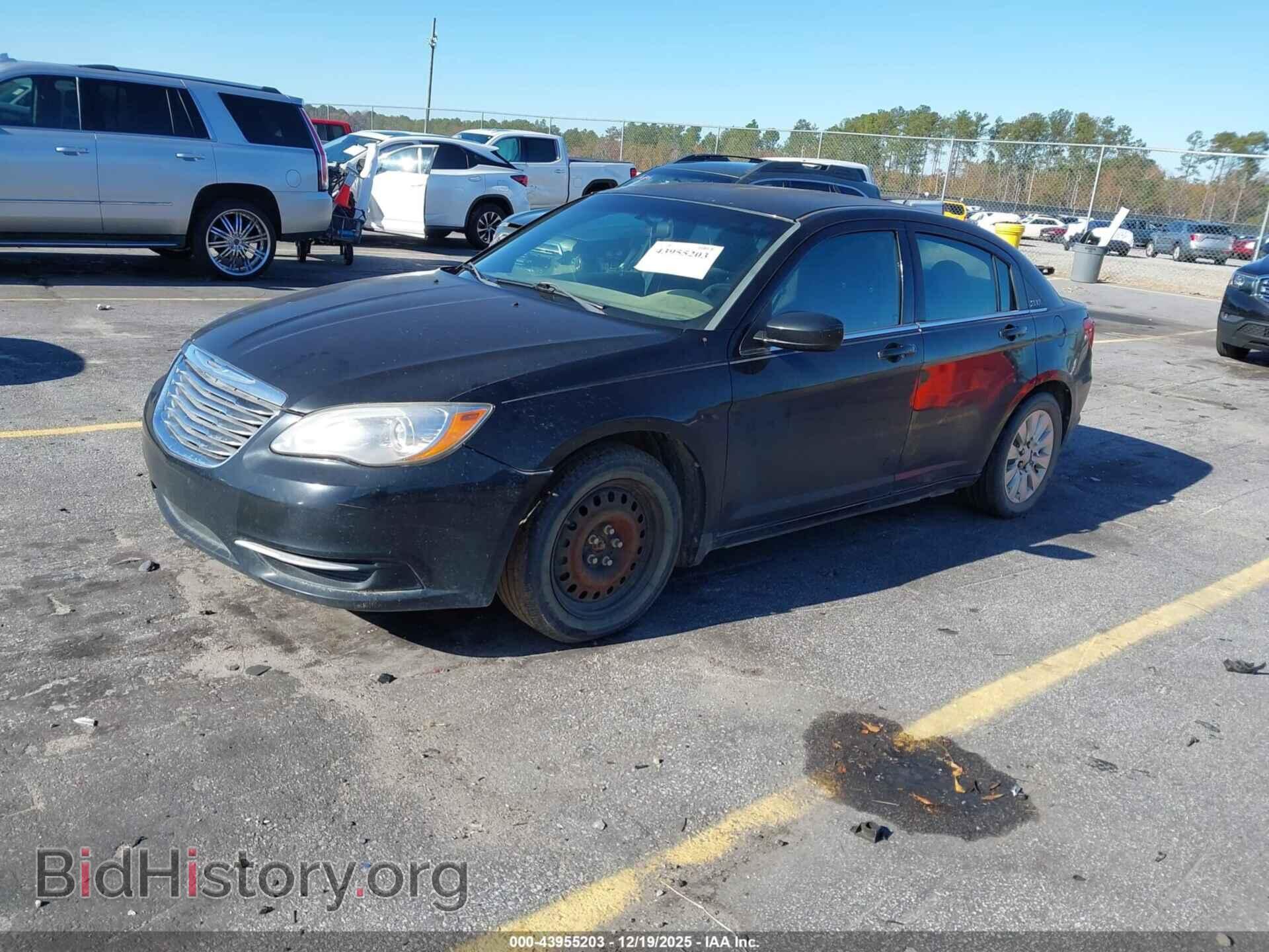 2013 CHRYSLER 200 - VIN: 1C3CCBAG8DN738718 - Фото 2