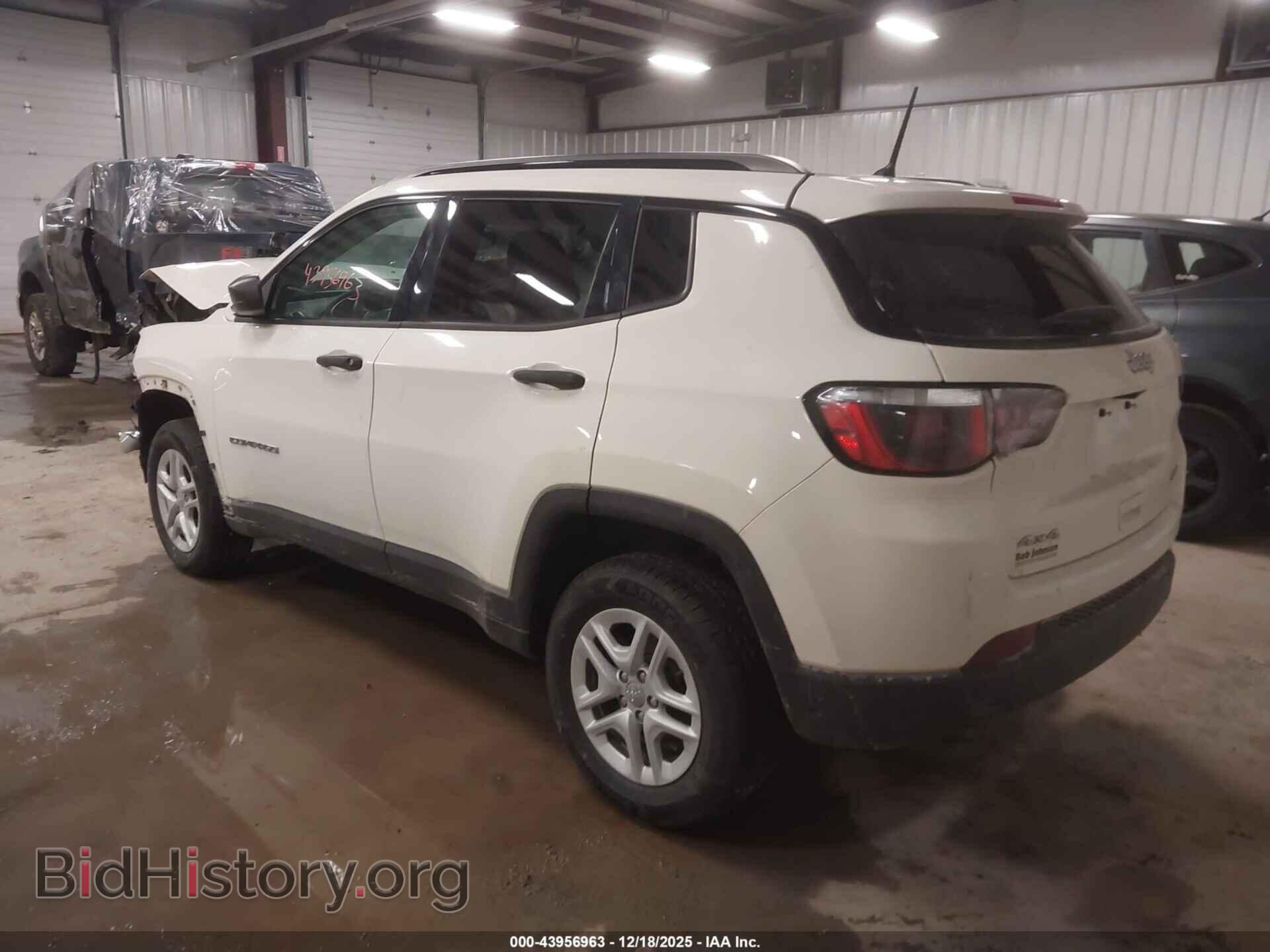 2018 JEEP COMPASS - VIN: 3C4NJDAB5JT261459 - Фото 3