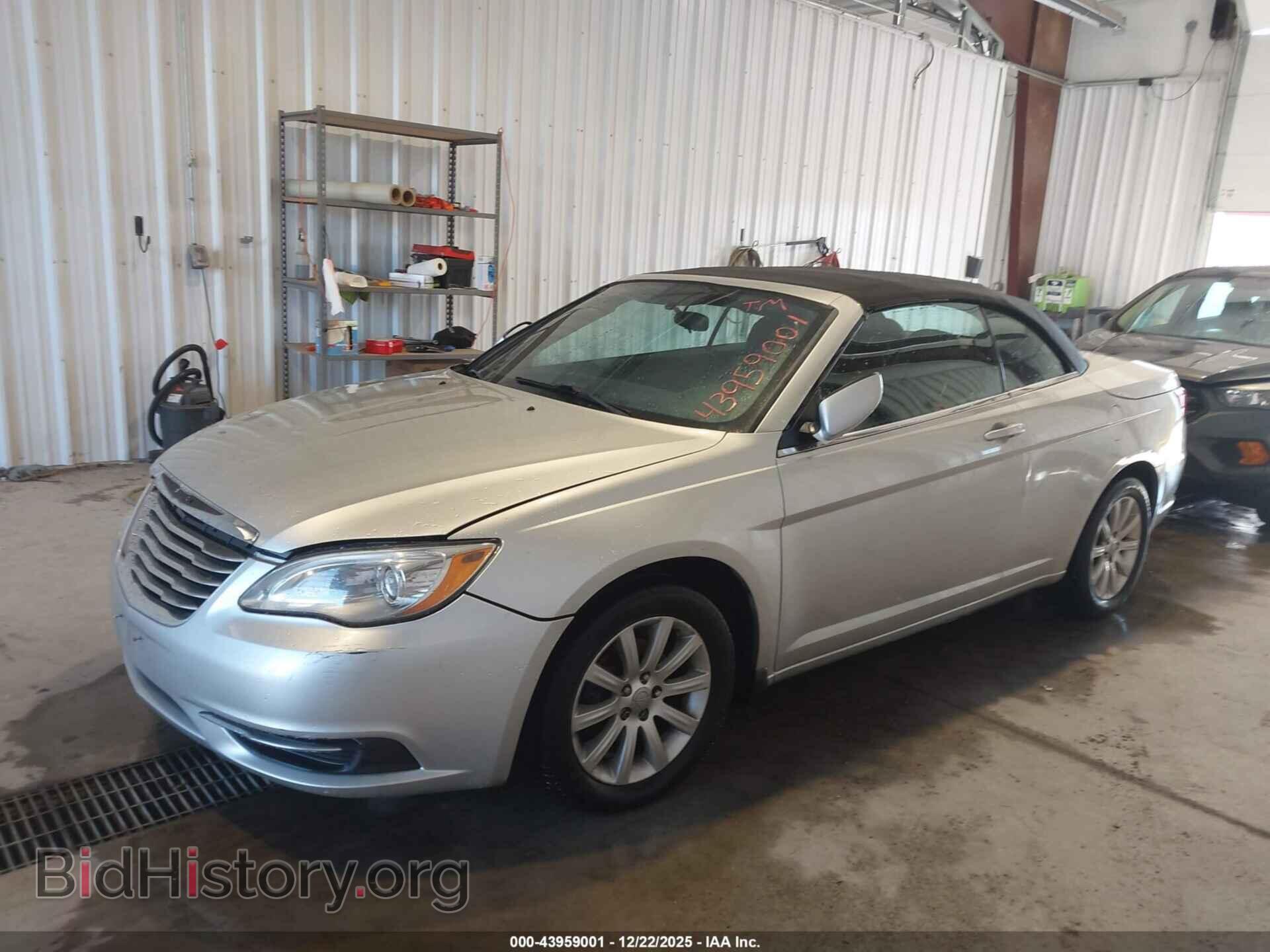 2012 CHRYSLER 200 - VIN: 1C3BCBEB8CN215708 - Фото 2