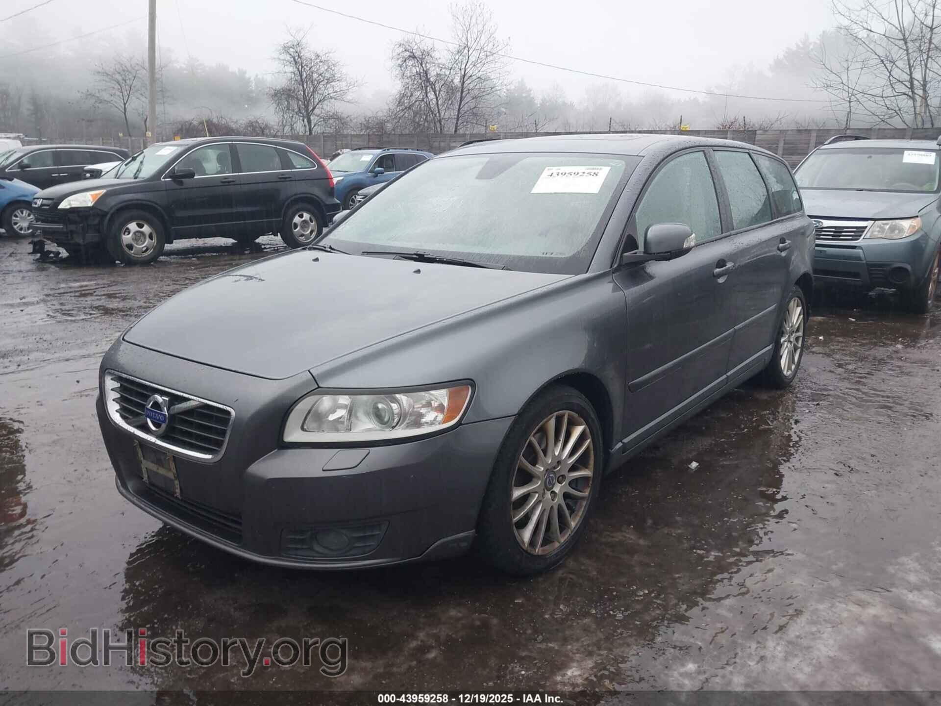 2011 VOLVO V50 - VIN: YV1672MW6B2625813 - Фото 2